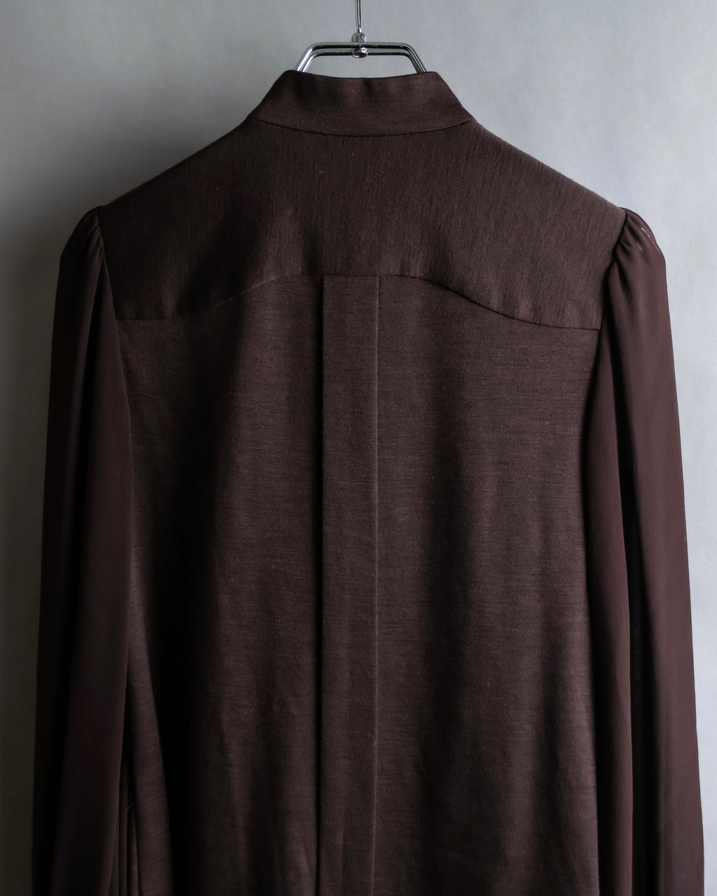 "Filo di Seta" Front pleated design stand-up collar shirt