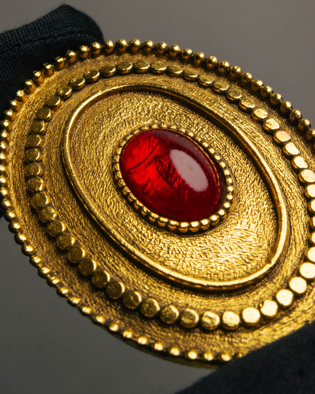 -SPECIAL- “CHANEL” 1982Years red cabochon oval brooch