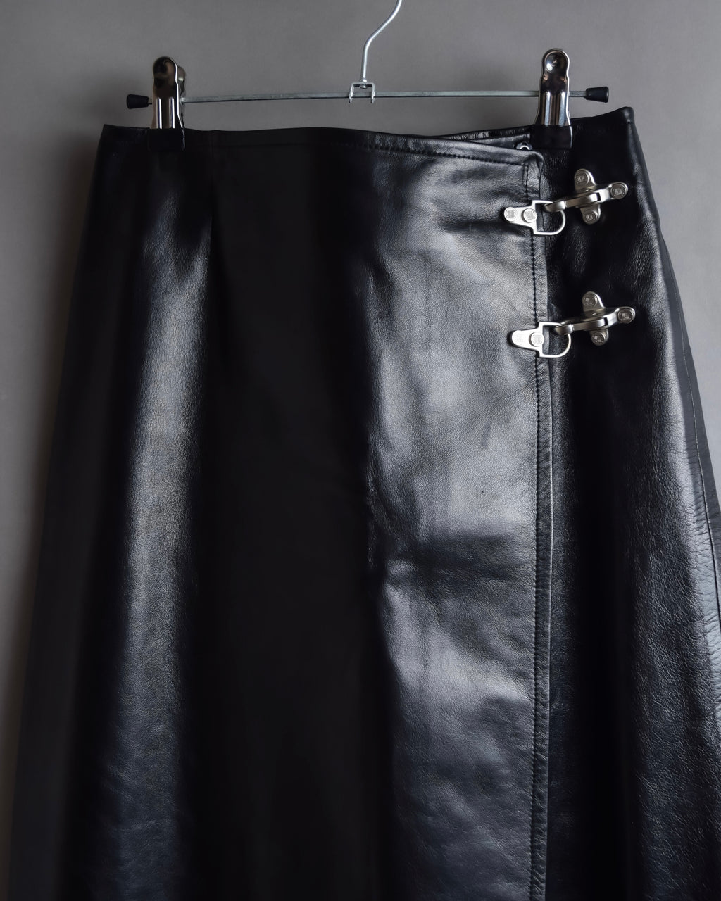 "CELINE" Front metal buckle detail leather skirt