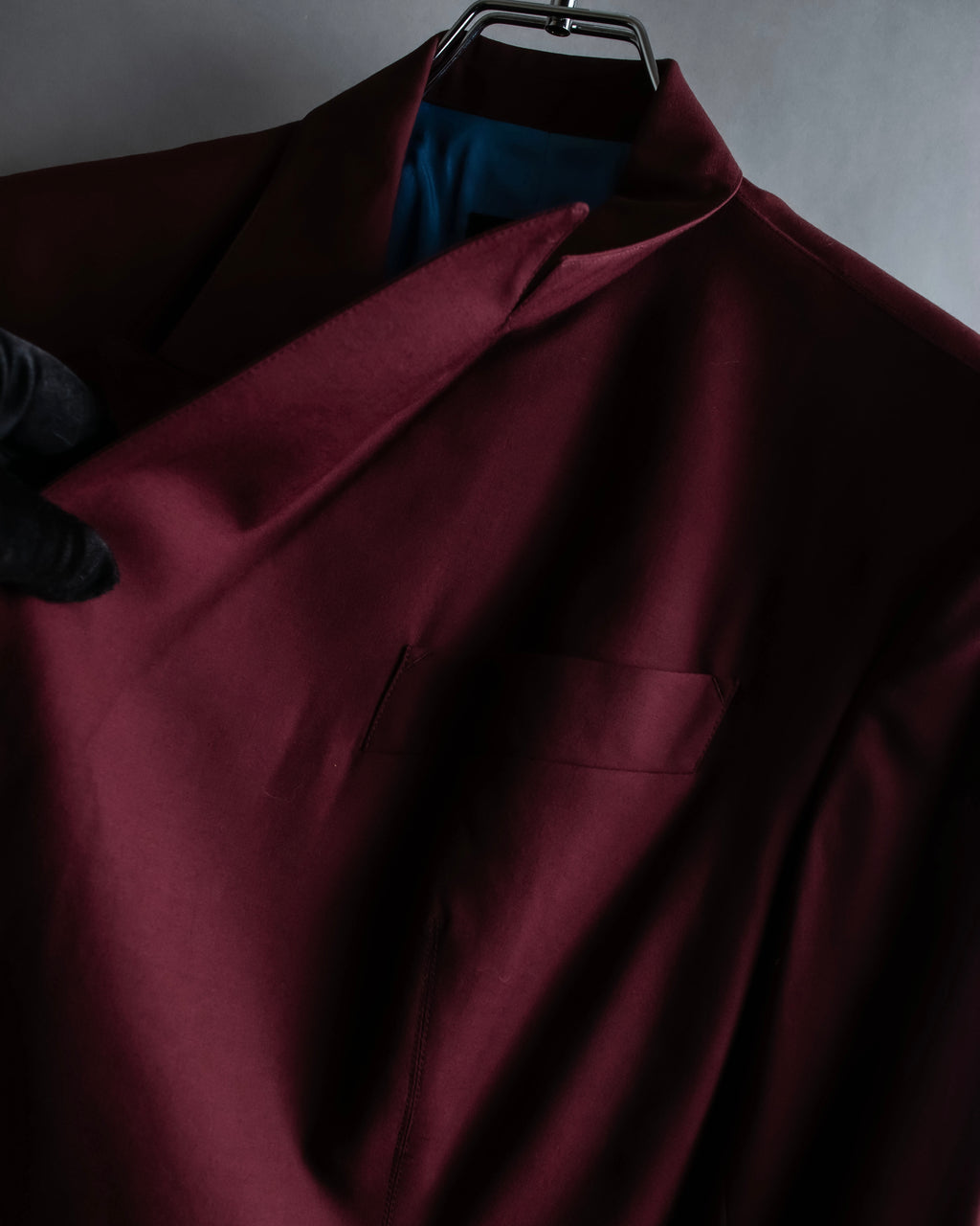 "JEAN PAUL GAULTIER FEMME"
Bordeaux color peaked lapel wool tailored jacket