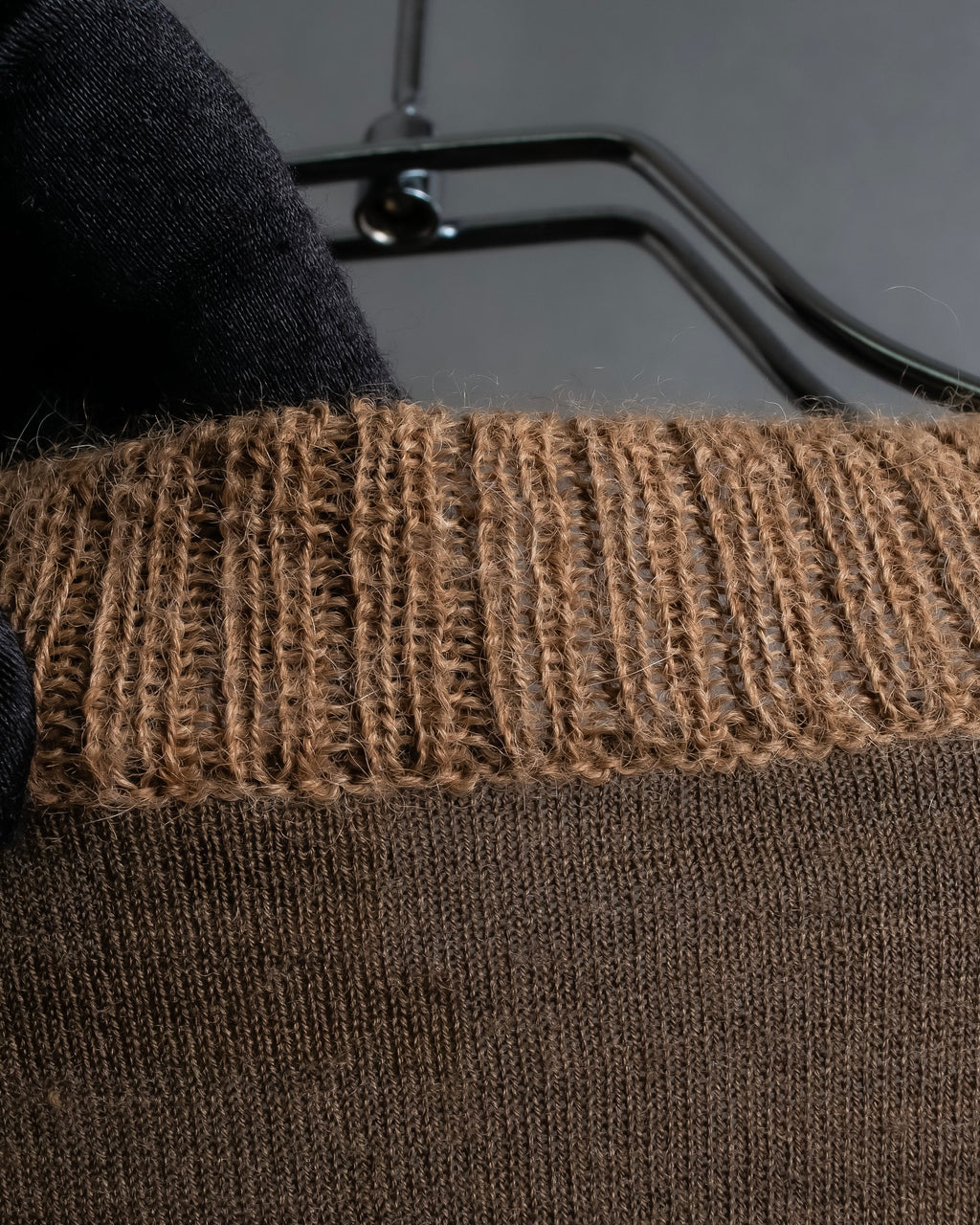 "HERMES" Gaultier period H logo engraved V-neck knit