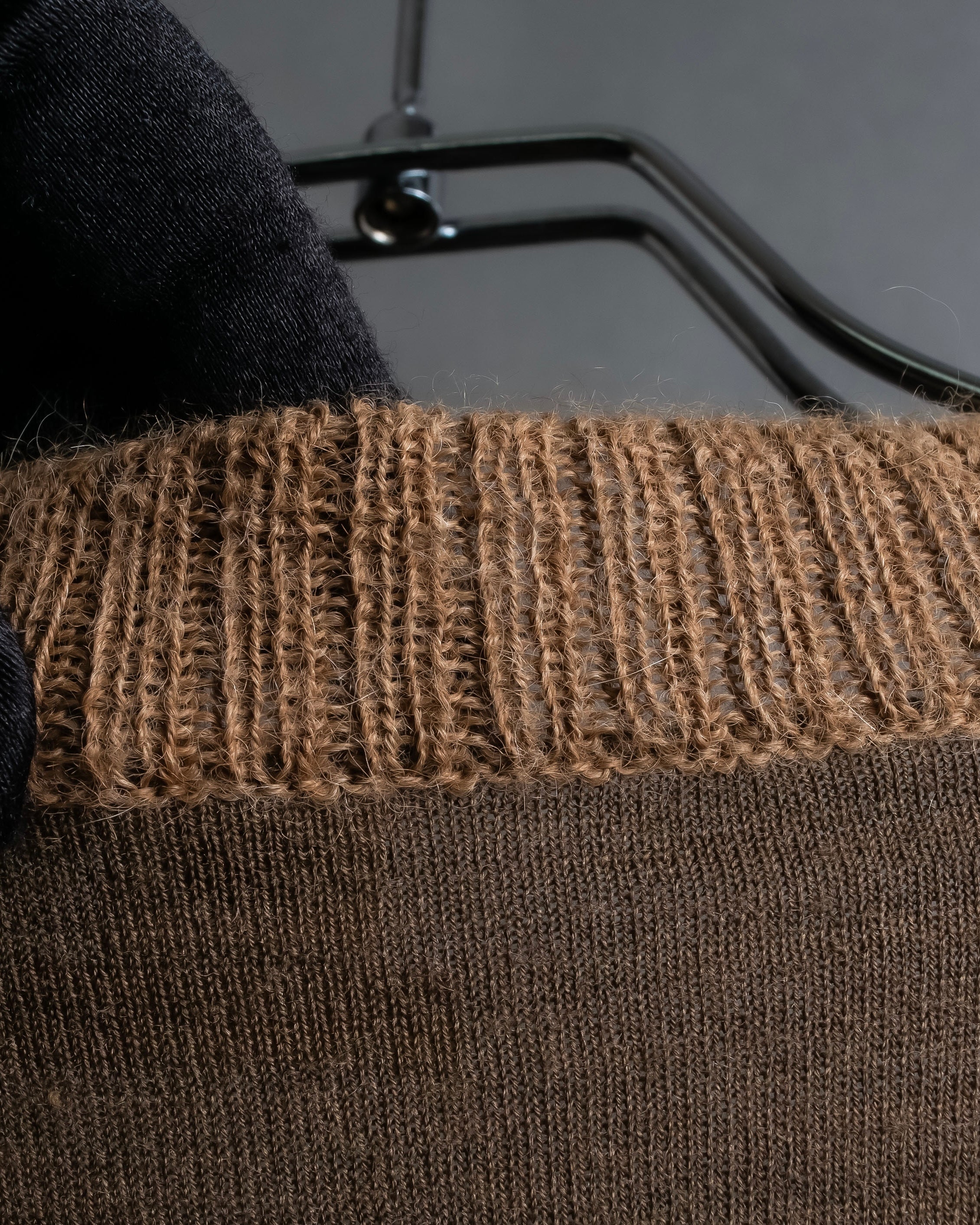 "HERMES" Gaultier period H logo engraved V-neck knit