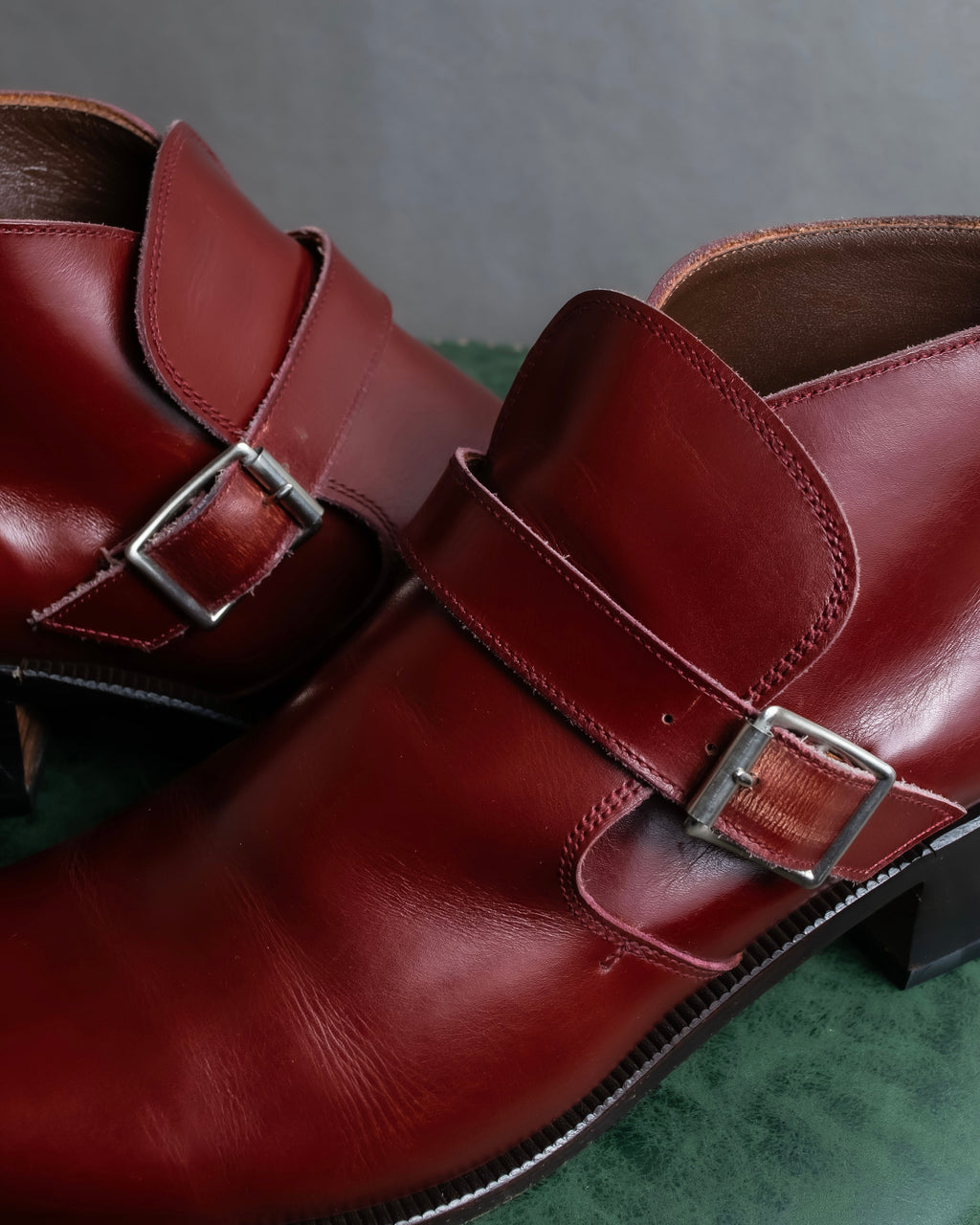 "tricot COMME des GARCONS"
 Belted heel leather pumps