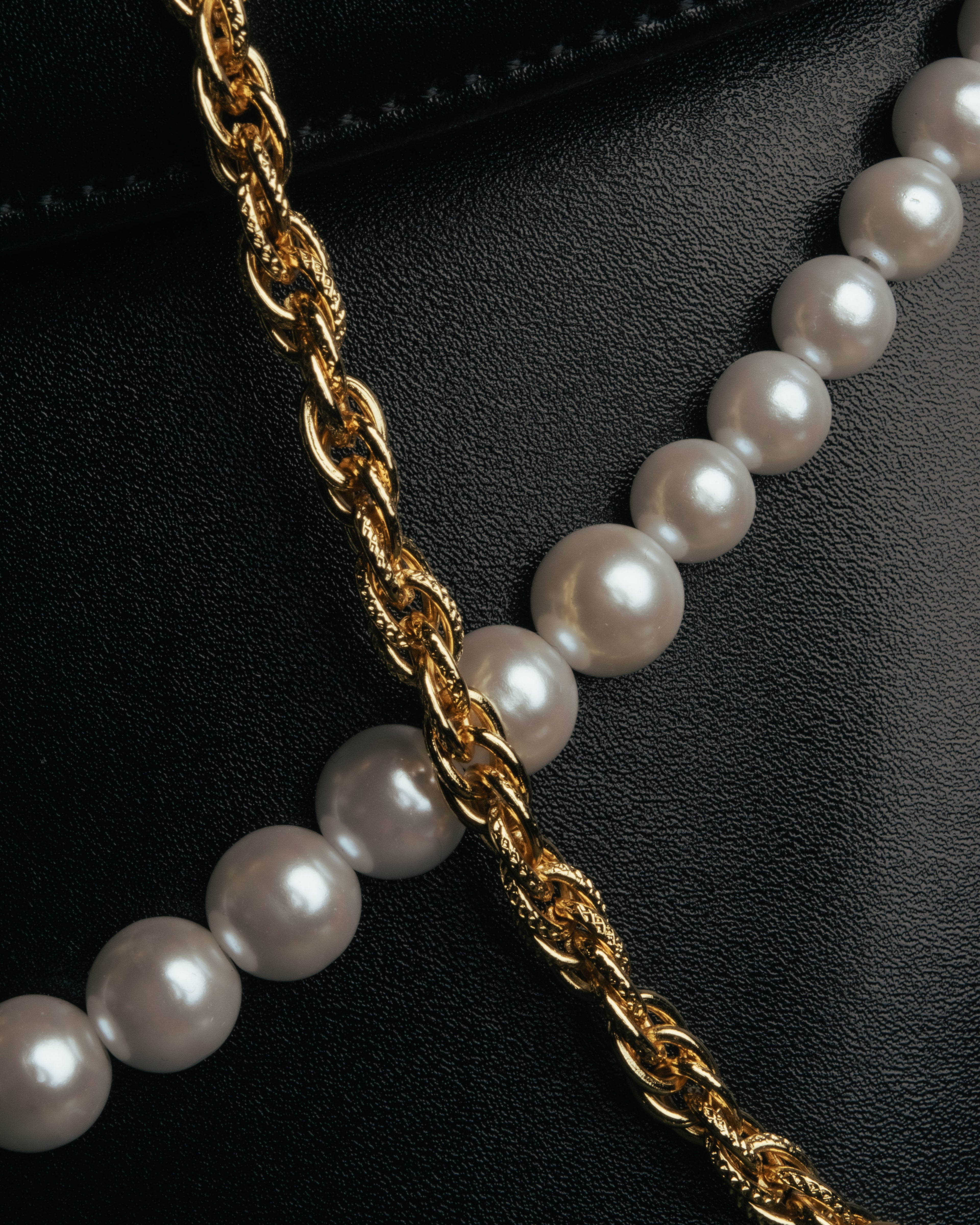 “VALENTINO CHRISTY” 80’s-90’s Pearl chain formal handbag