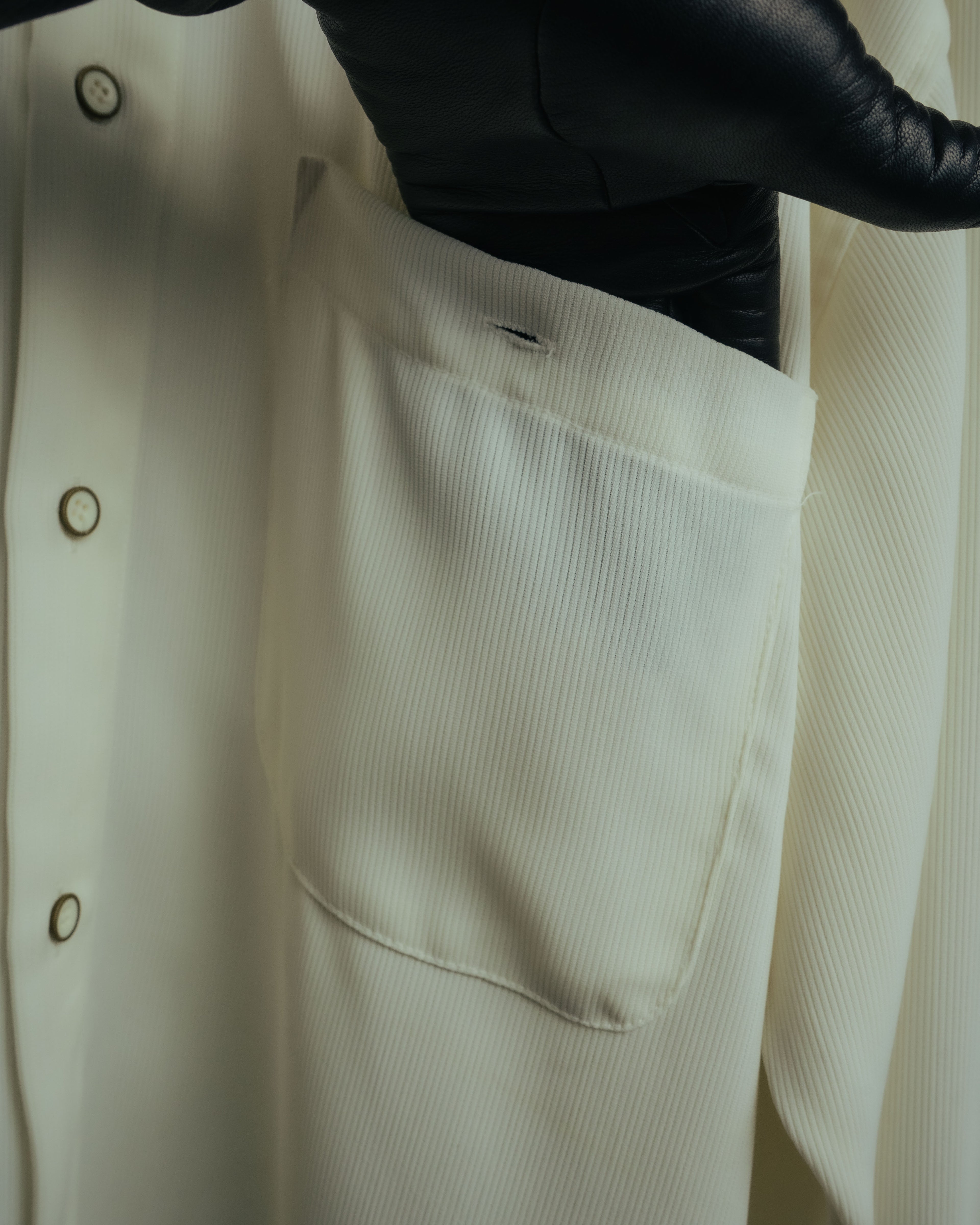 -MOOD Vintage Collections-
90’s Fine ridge ivory drape shirt