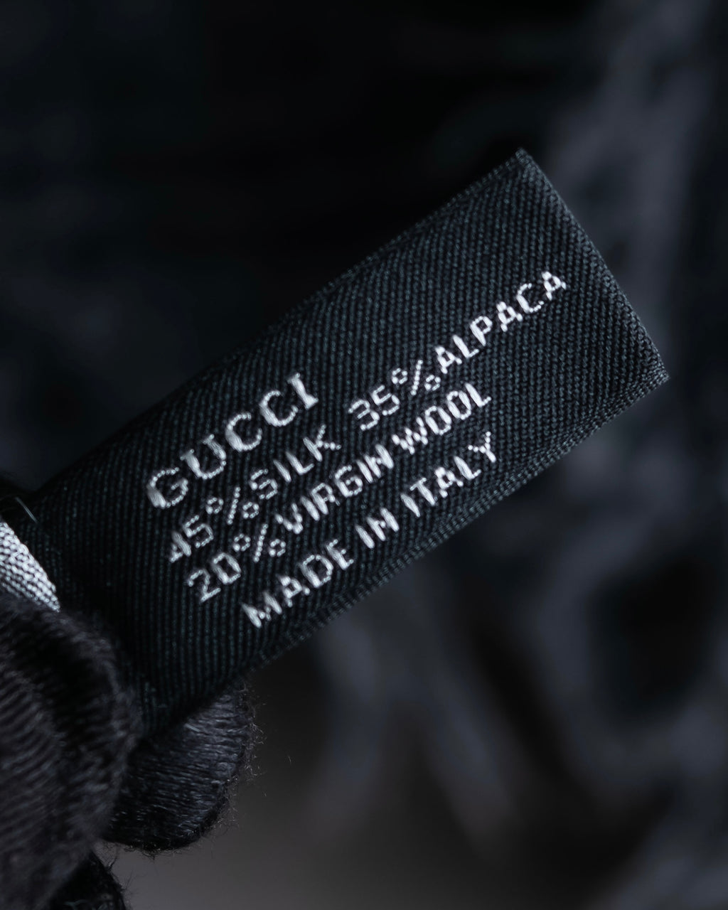 "GUCCI" Tom Ford period random pleats fringe stole