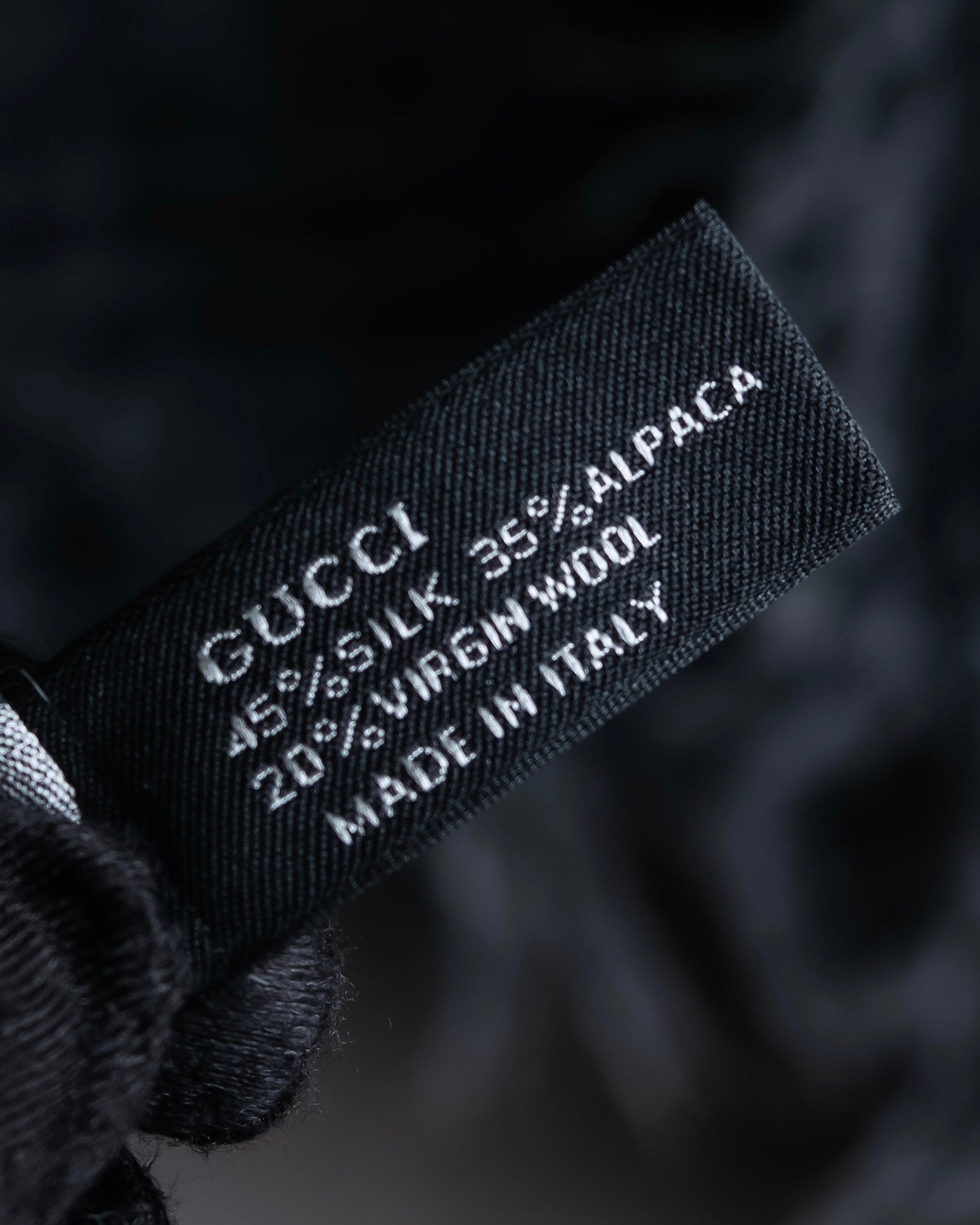 "GUCCI" Tom Ford period random pleats fringe stole