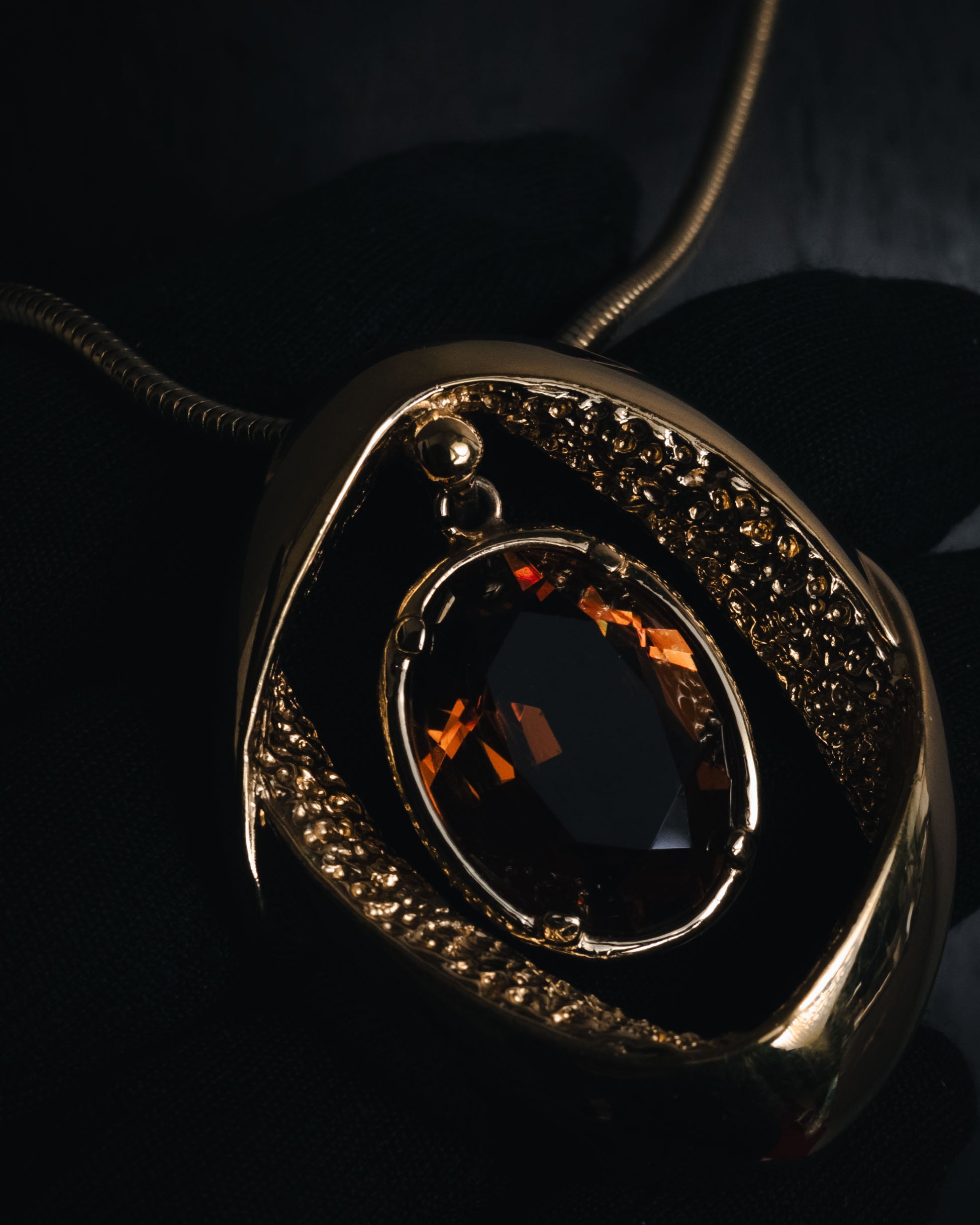 "Vintage" 80’s Sculptural oval stone pendant necklace