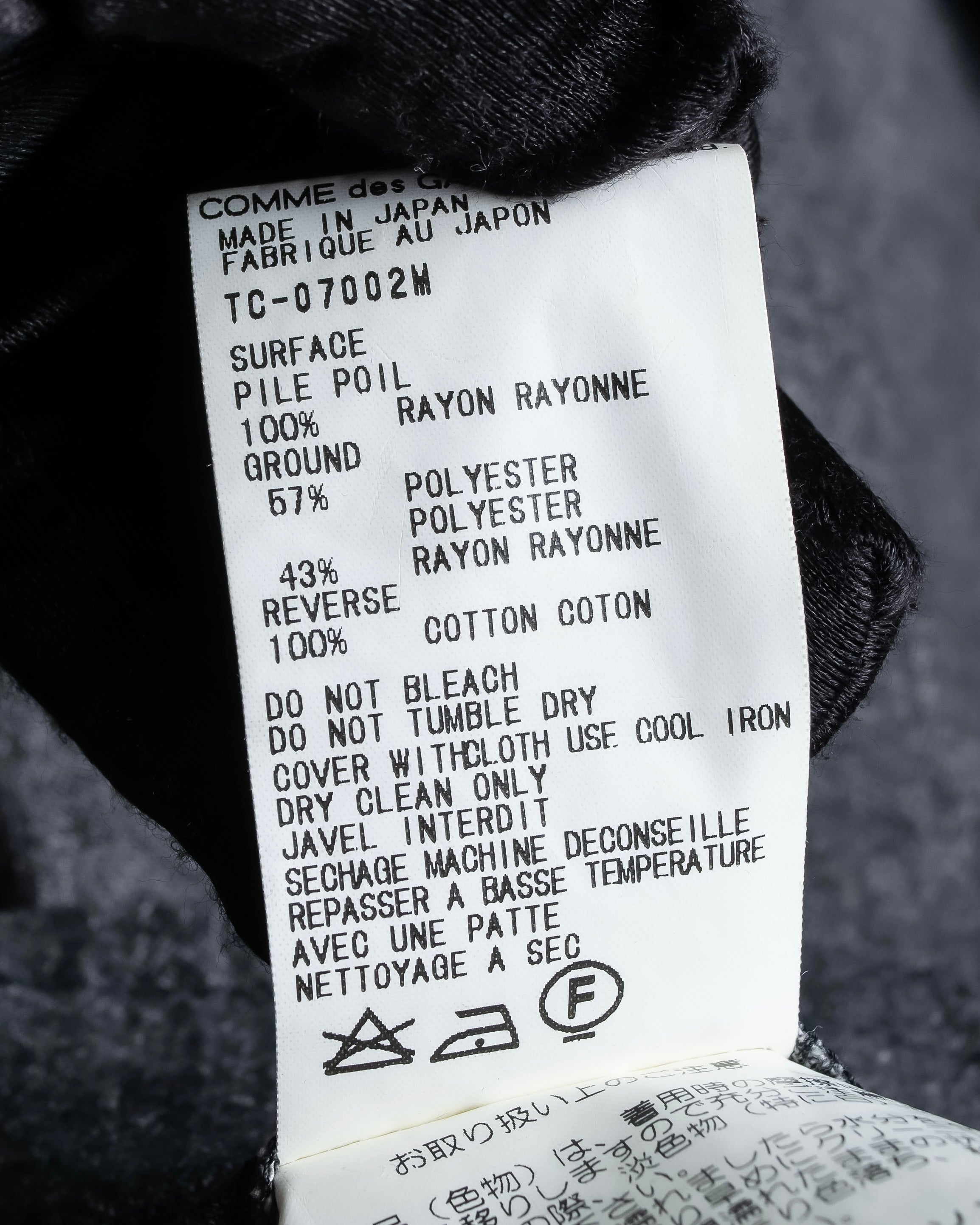 "tricot COMME des GARCONS" 
Double-breasted reversible fur tailored coat