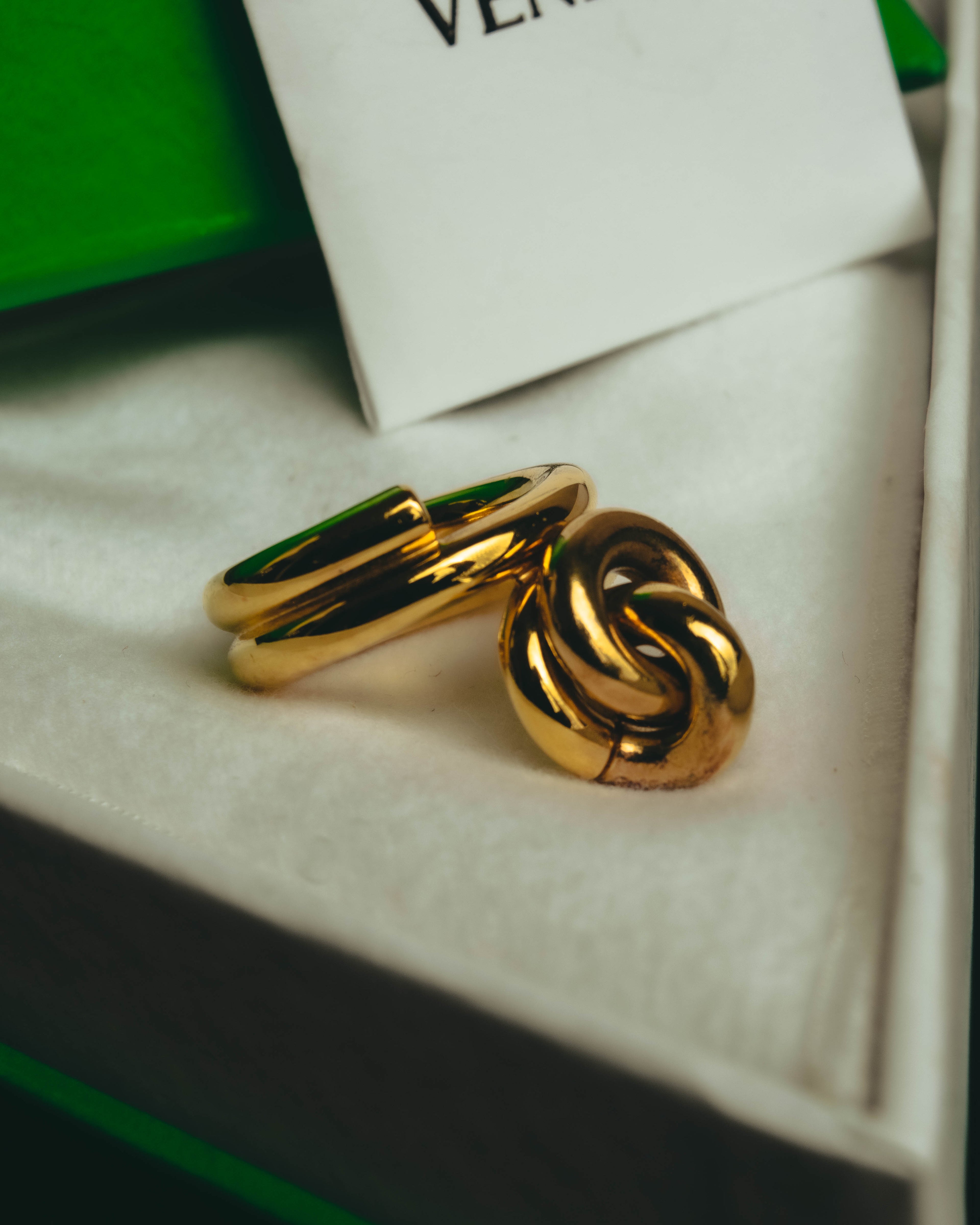 -SPECIAL- “BOTTEGA VENETA” 2021-2025 Gold tone sculptural knot ring