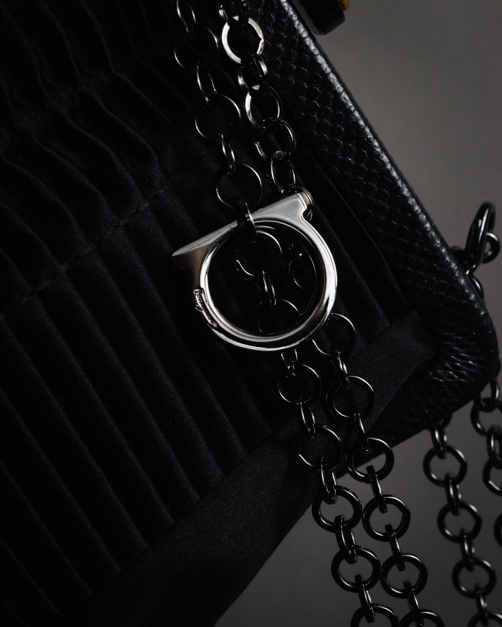 "Salvatore Ferragamo" 00’s-10’s tiger’s eye satin pleated chain bag