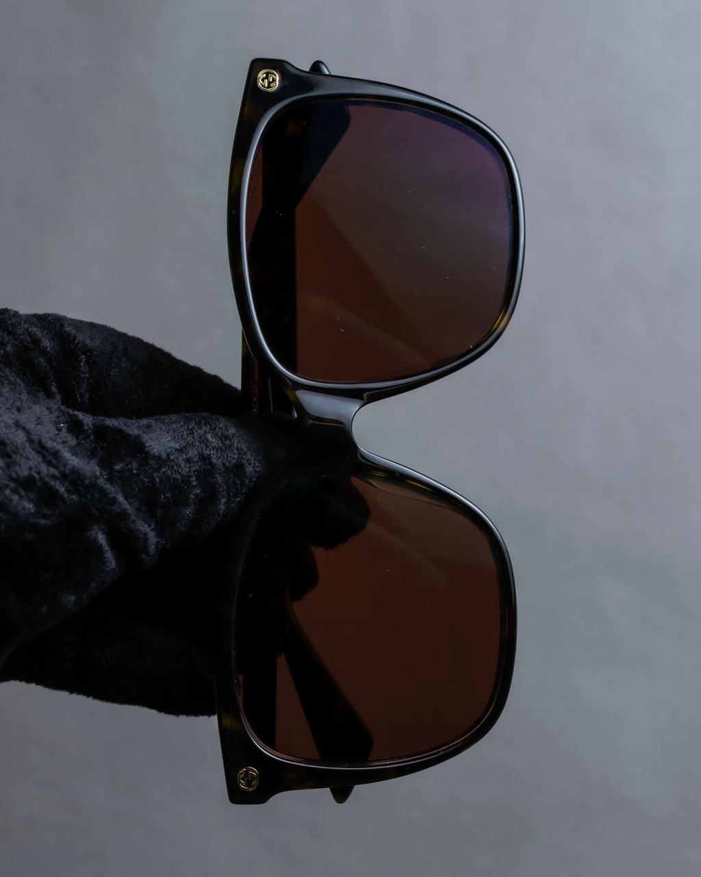 "GUCCI" Wellington frame bee engraved sunglasses