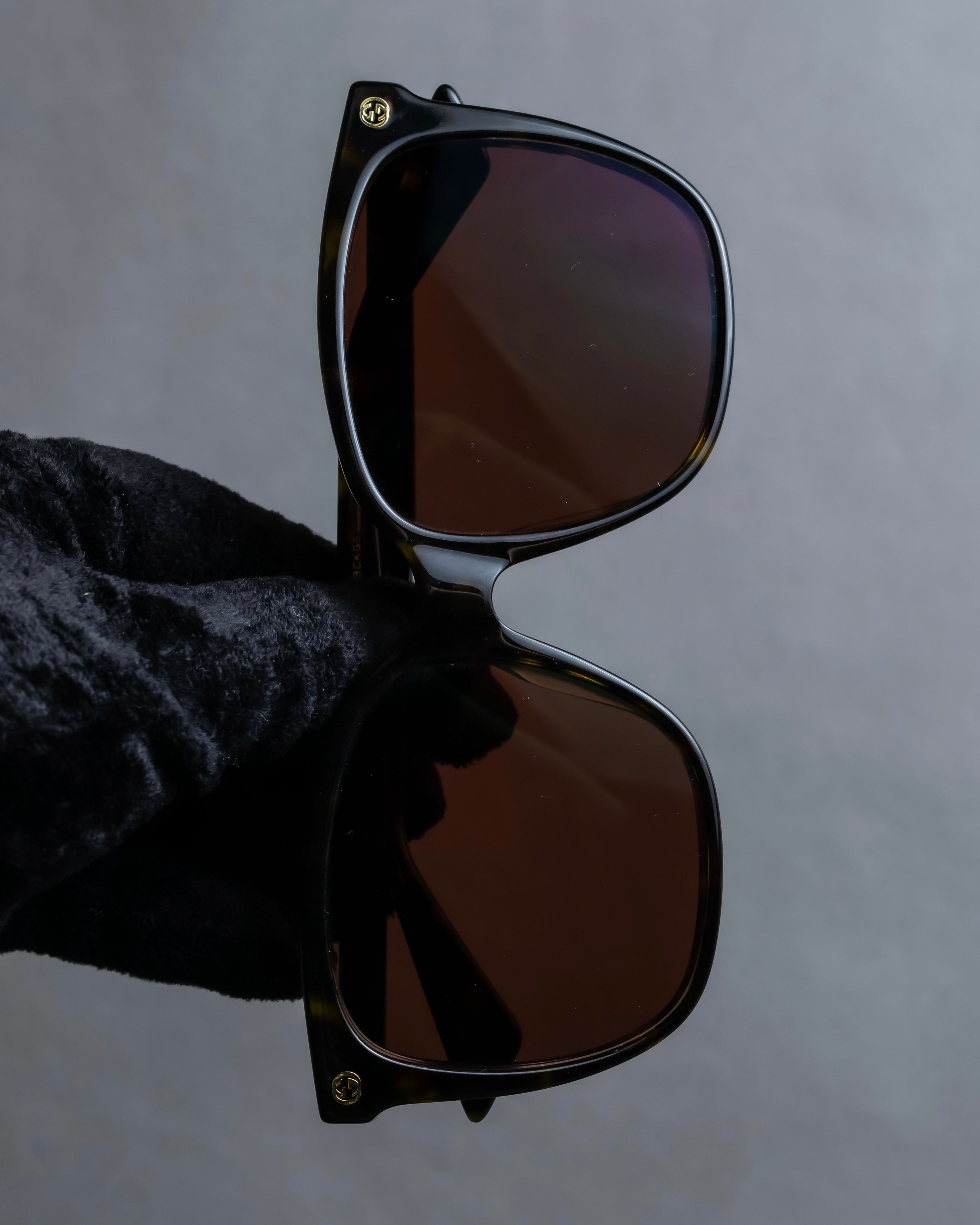 "GUCCI" Wellington frame bee engraved sunglasses