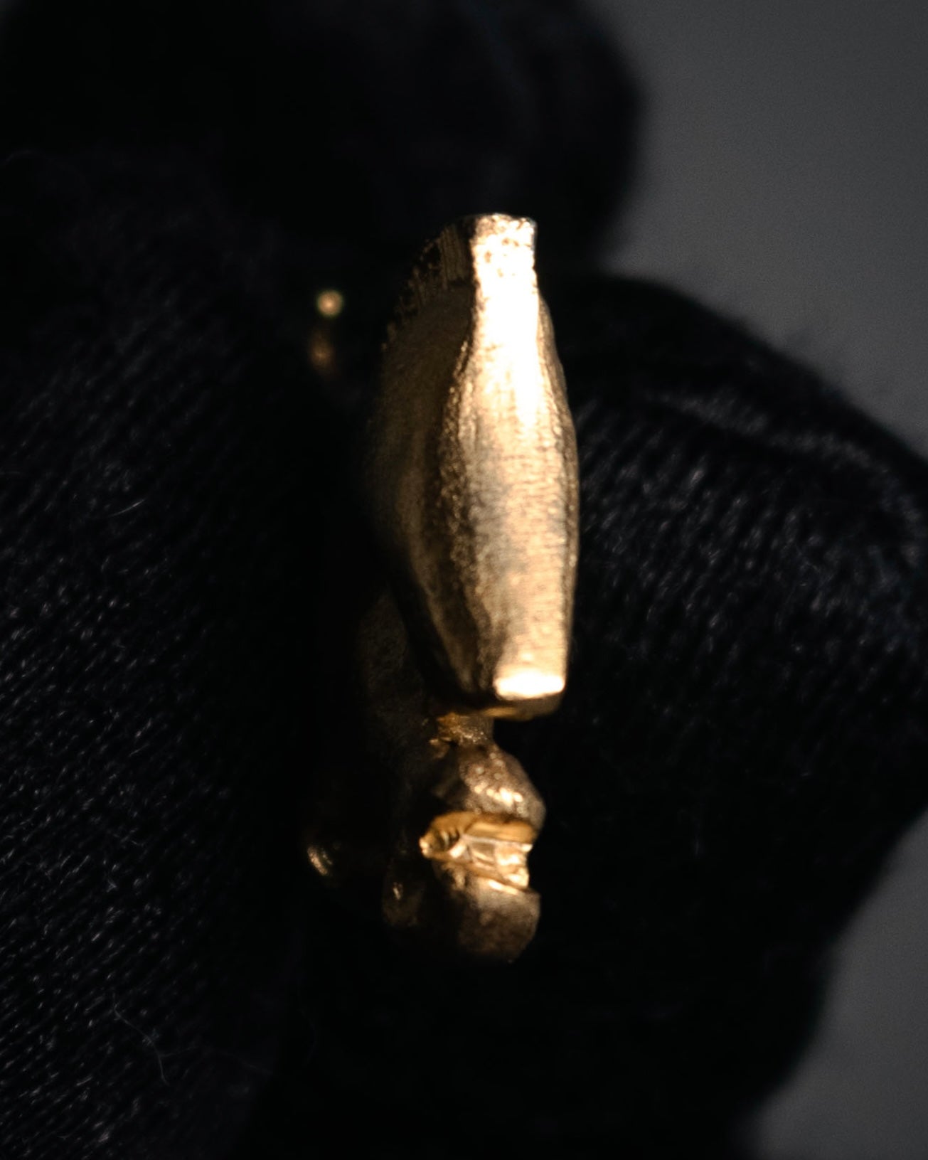 “HERMÈS” 90’s Sculptural cheval motif pendant charm