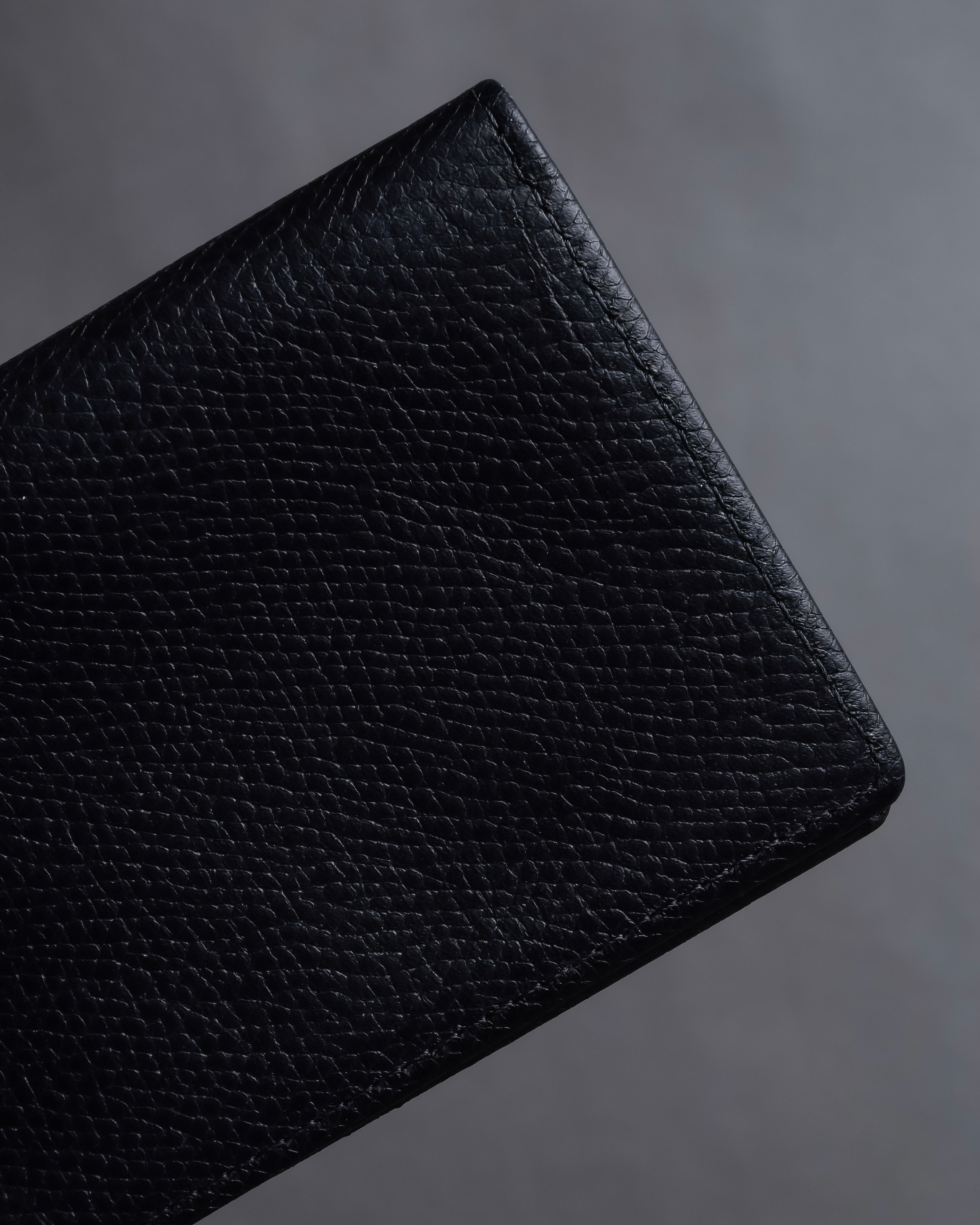 "Tiffany&Co" Logo engraved grained leather card holder