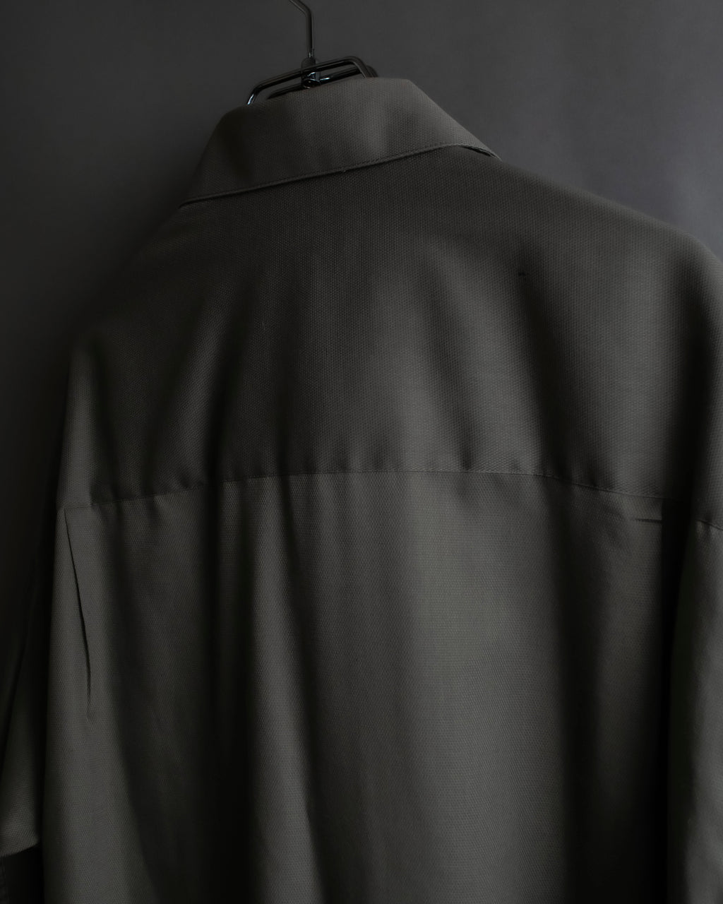 "YVES SAINT LAURENT for men"
Grayish khaki color oversized shirt