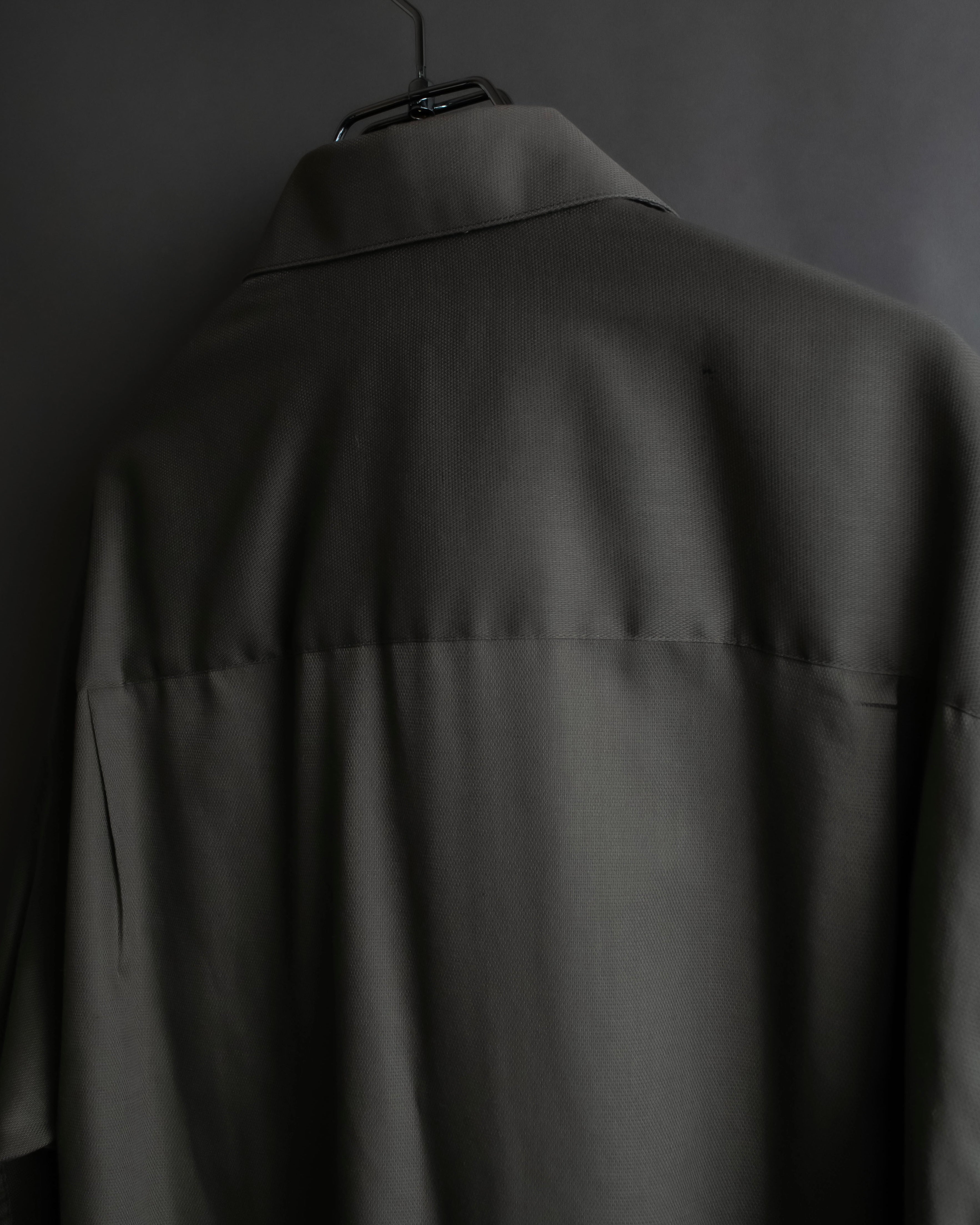 "YVES SAINT LAURENT for men"
Grayish khaki color oversized shirt