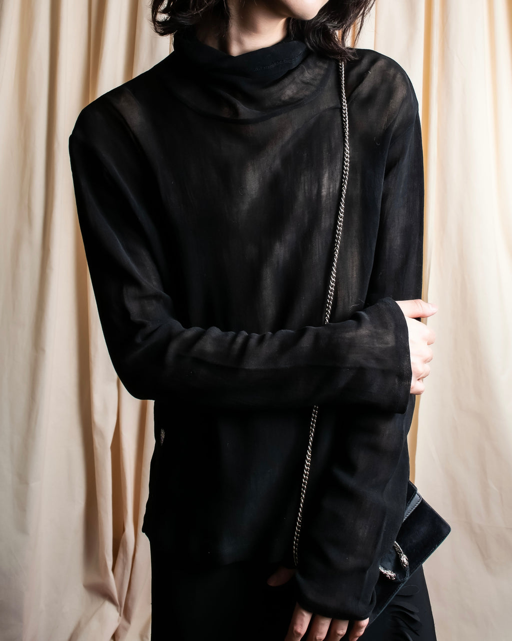 "ISSEY MIYAKE" Layered design high neck delicate knit