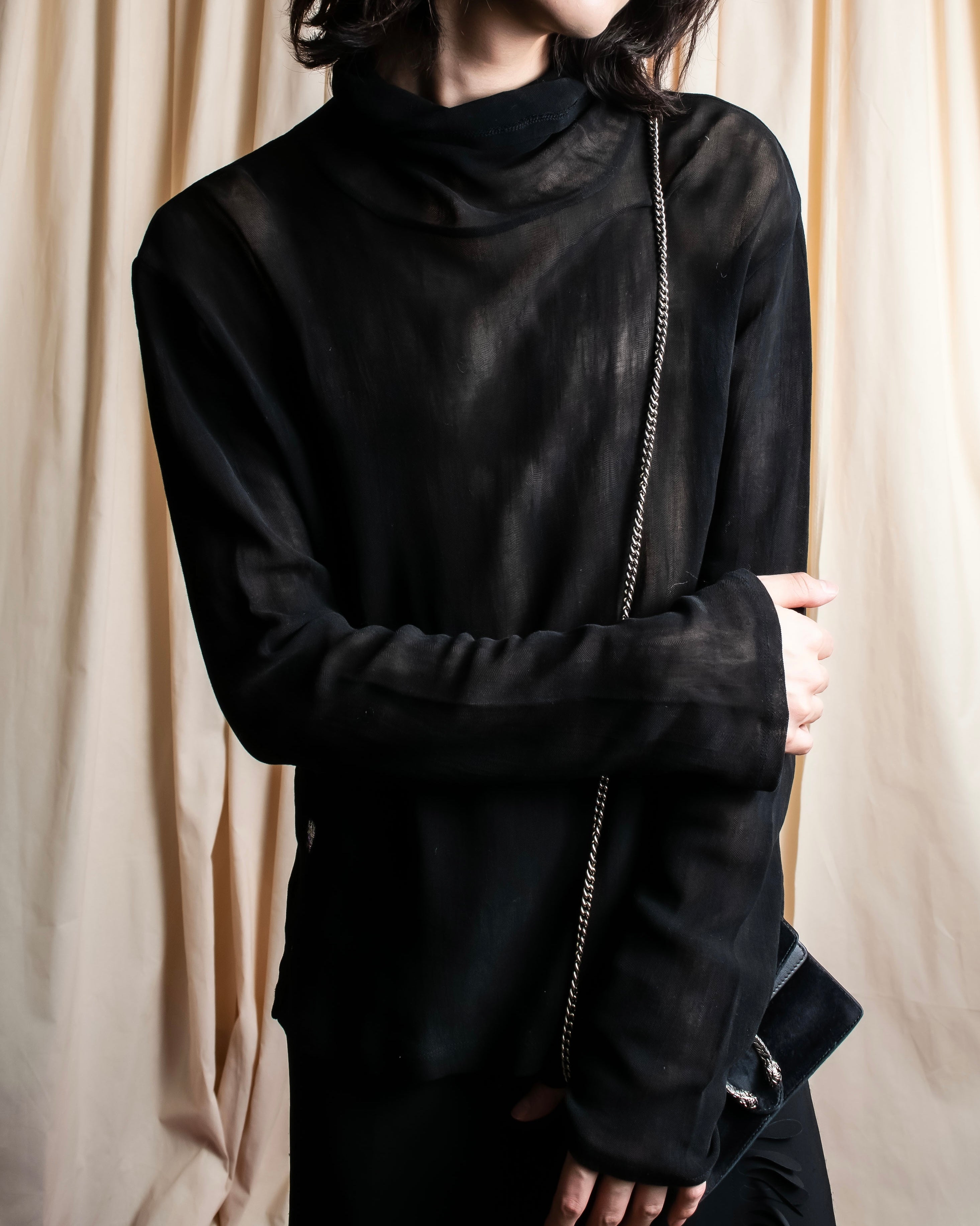 "ISSEY MIYAKE" Layered design high neck delicate knit