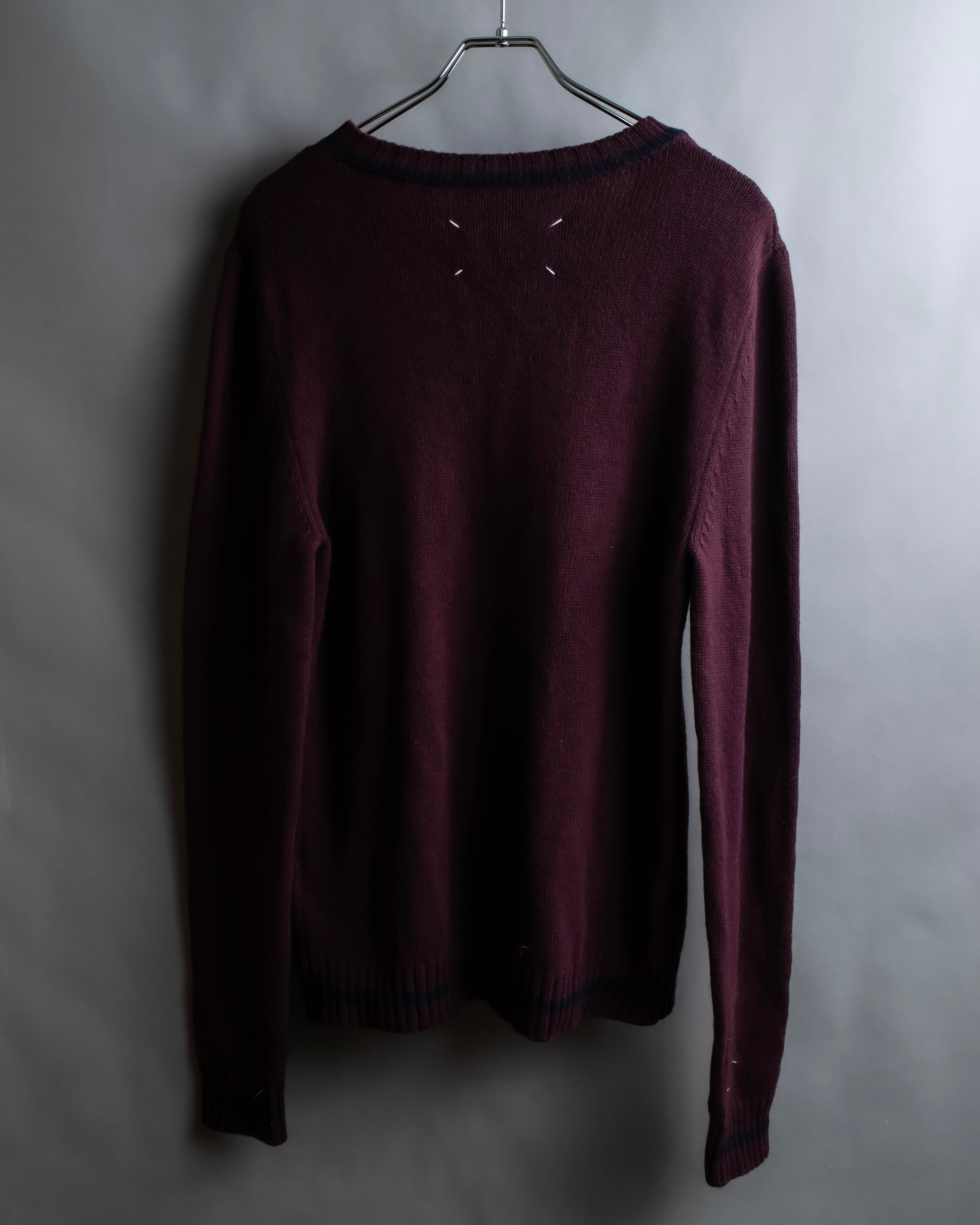 "MAISON MARGIELA"
20AW burgundy color V-neck knit