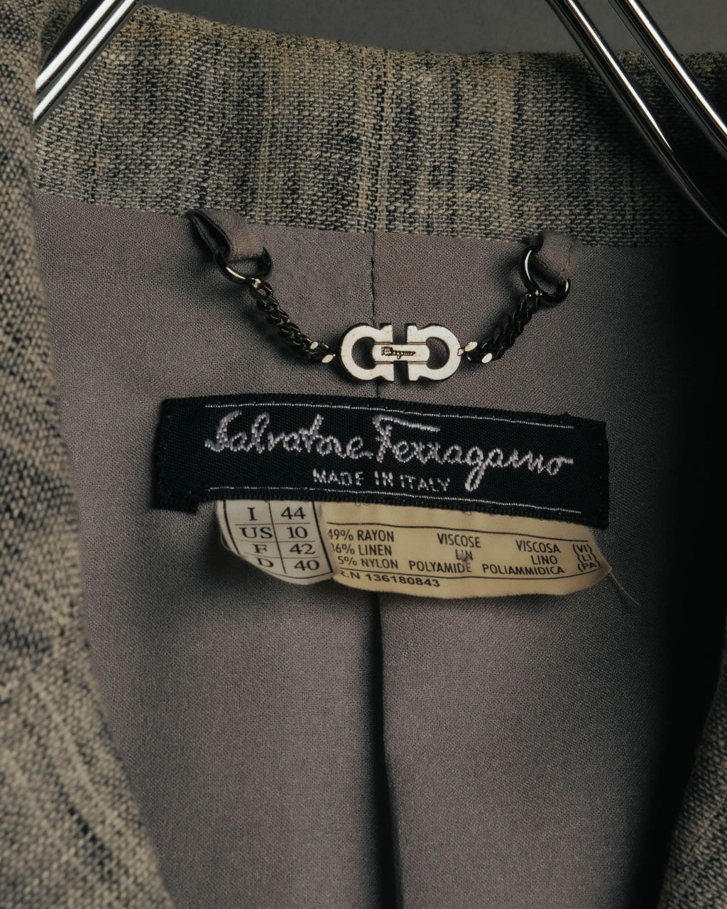 “Salvatore Ferragamo” 90’s-00’s Linen blend tailored jacket