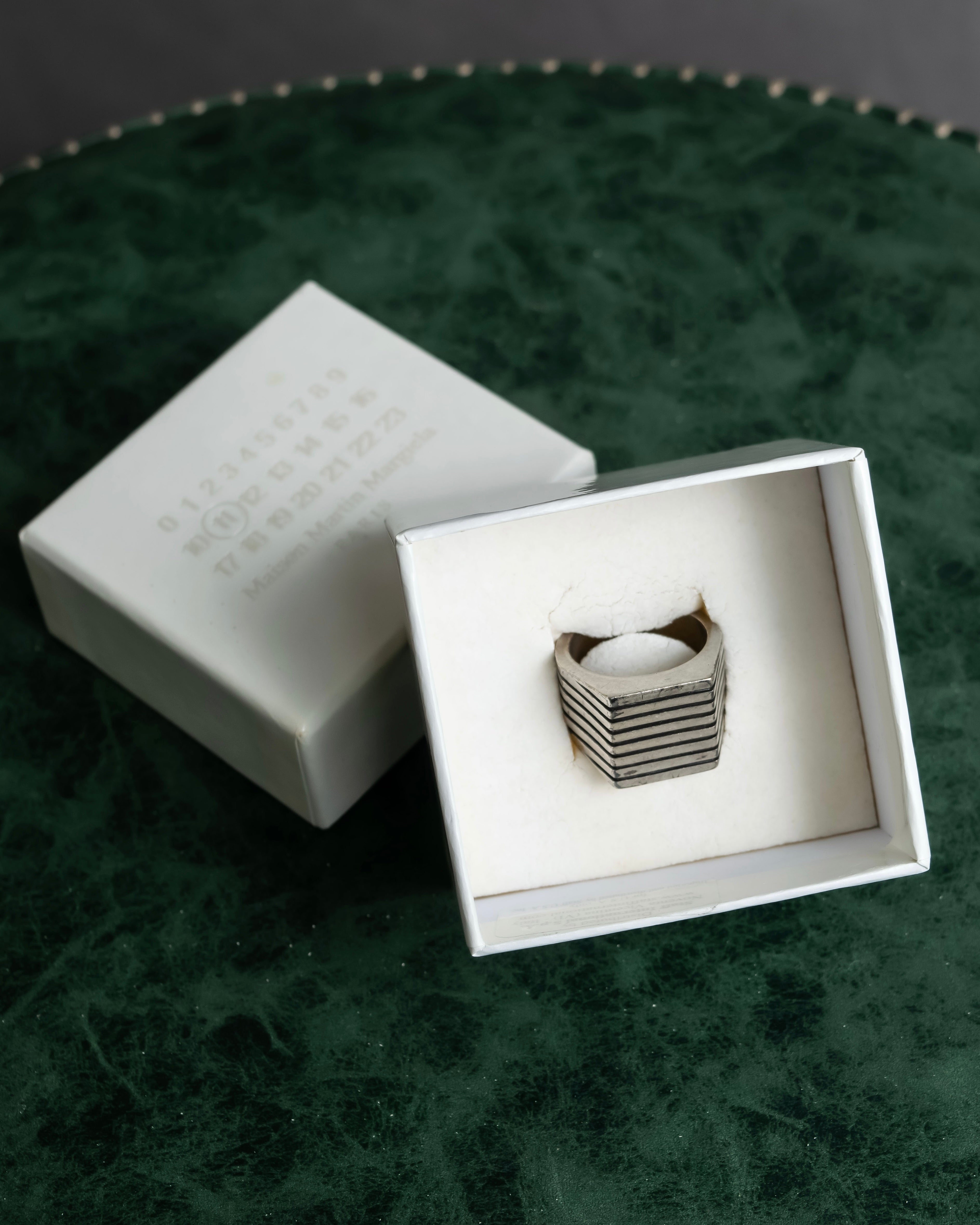 "MAISON MARGIELA" Square-shaped continuous design silver ring