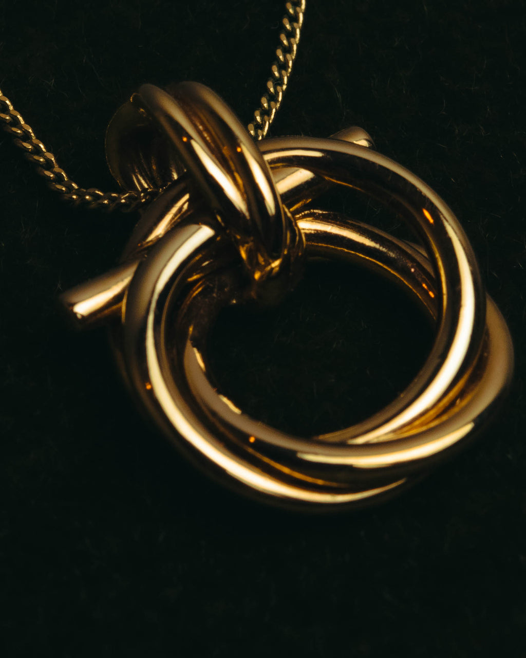 “Ferragamo” 90’s-00’s Interlocking ring pendant necklace