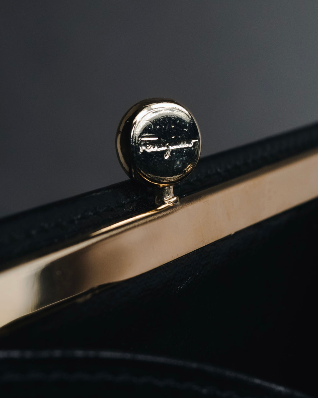 "Salvatore Ferragamo" 90’s Gancini clasp kiss lock tri fold wallet