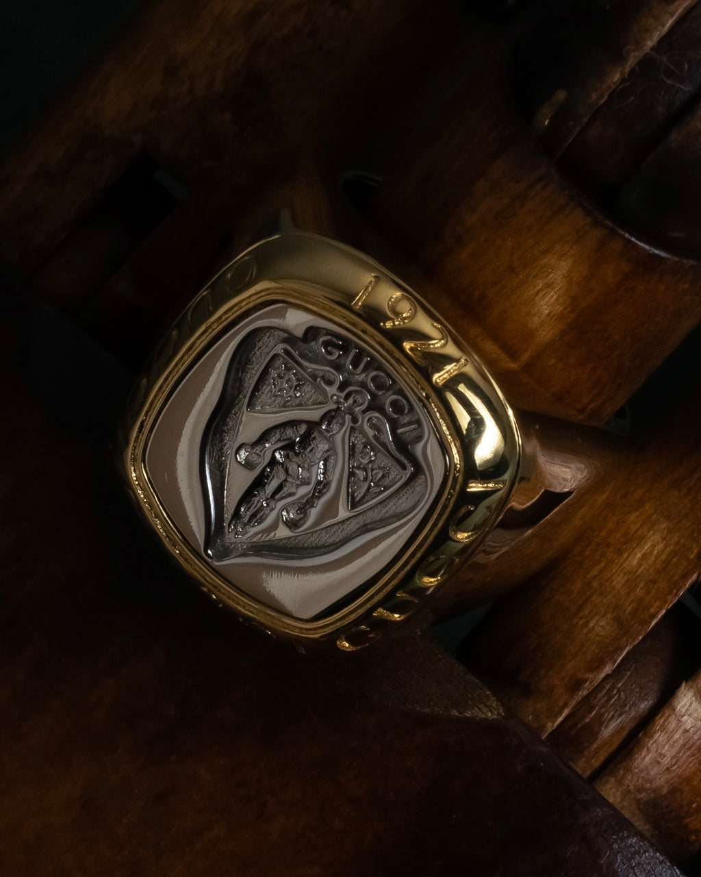 "GUCCI" Coat of arms engraved design ring