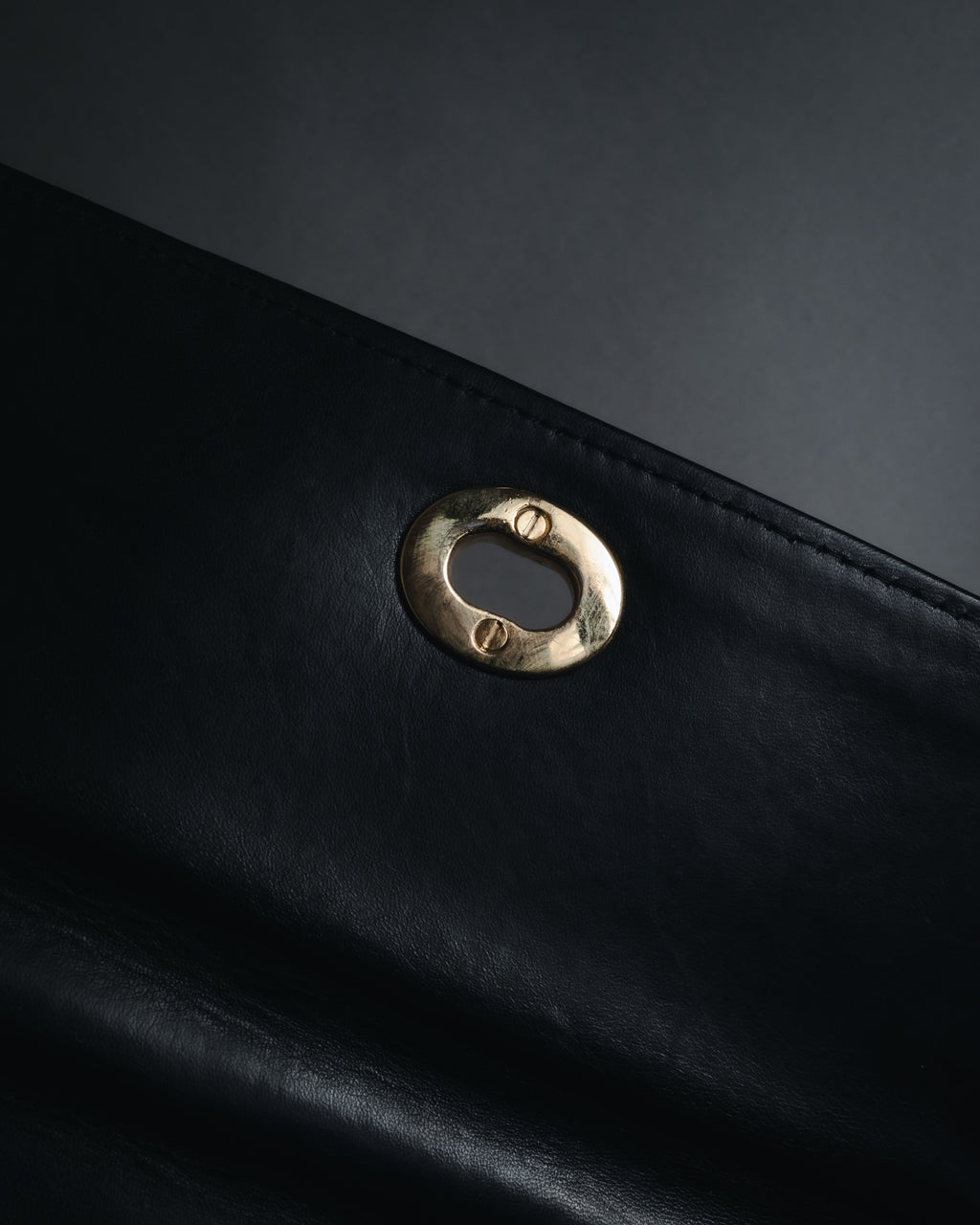 –SPECIAL– "BOTTEGA VENETA"
Late 80s–Early 90s Intrecciato trapezoid leather bag