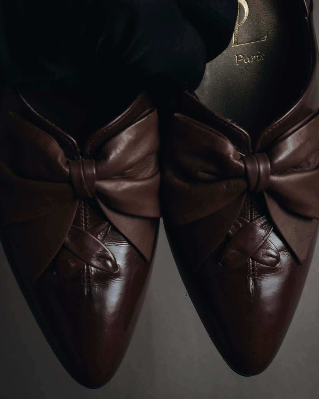 "YVES SAINT LAURENT" Elegant ribbon leather pumps