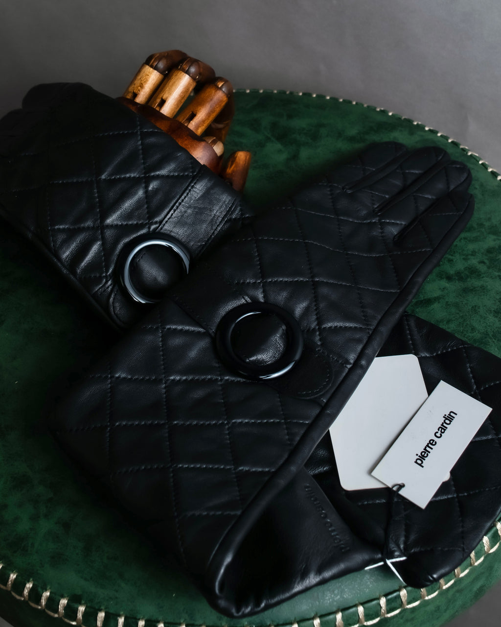 "Pierre Cardin" Belt buckle design quilted leather gloves