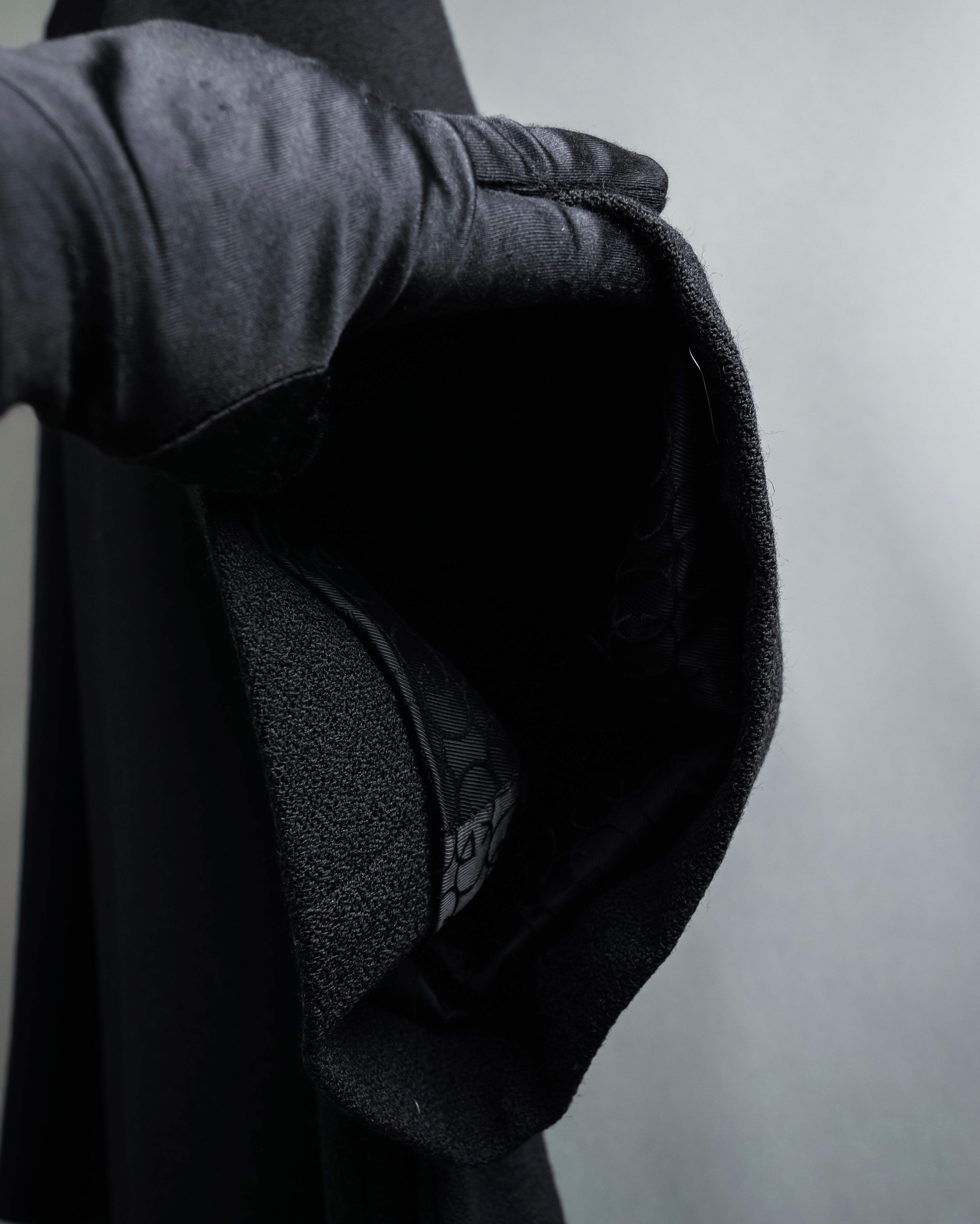 "GUCCI" Tom Ford period round neck flying squirrel long coat