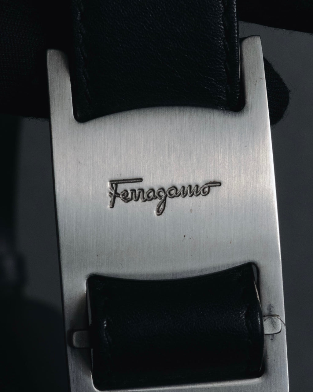 "Salvatore Ferragamo" 90’s-00’s Minimal brushed buckle shoulder bag