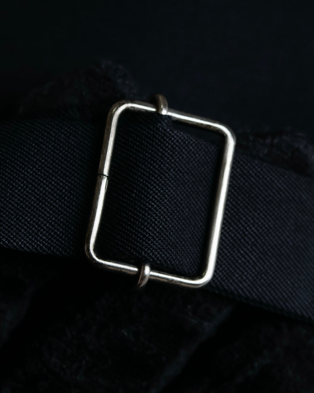 "Y's" Metal fitting belt design cutting maxi skirt