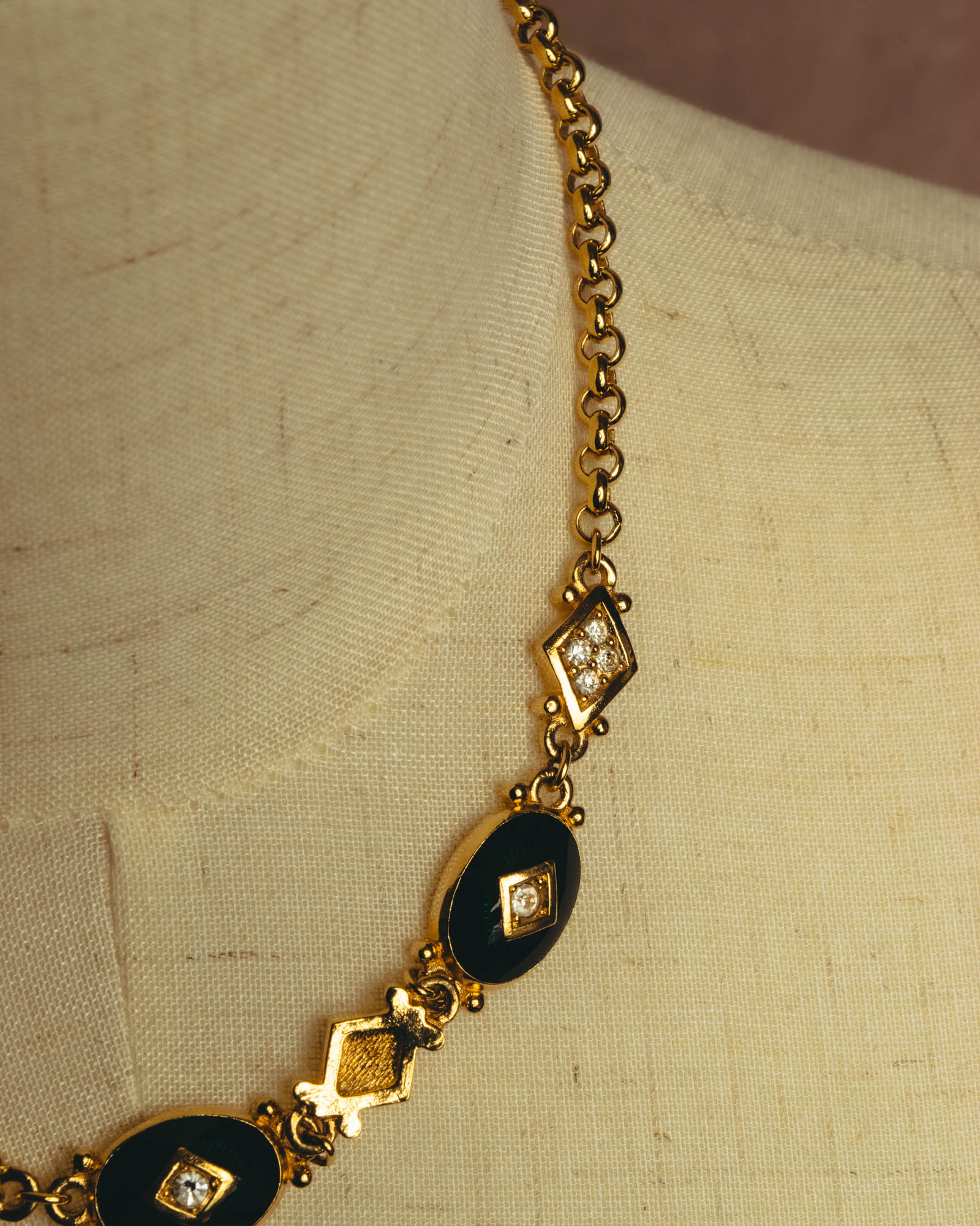 "BURBERRYS" 90's Emerald enamel costume jewelry necklace
