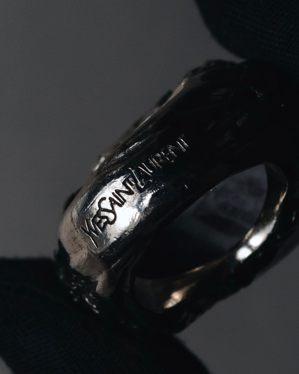 "YVES SAINT LAURENT" 00’s Amethyst stone signet ring