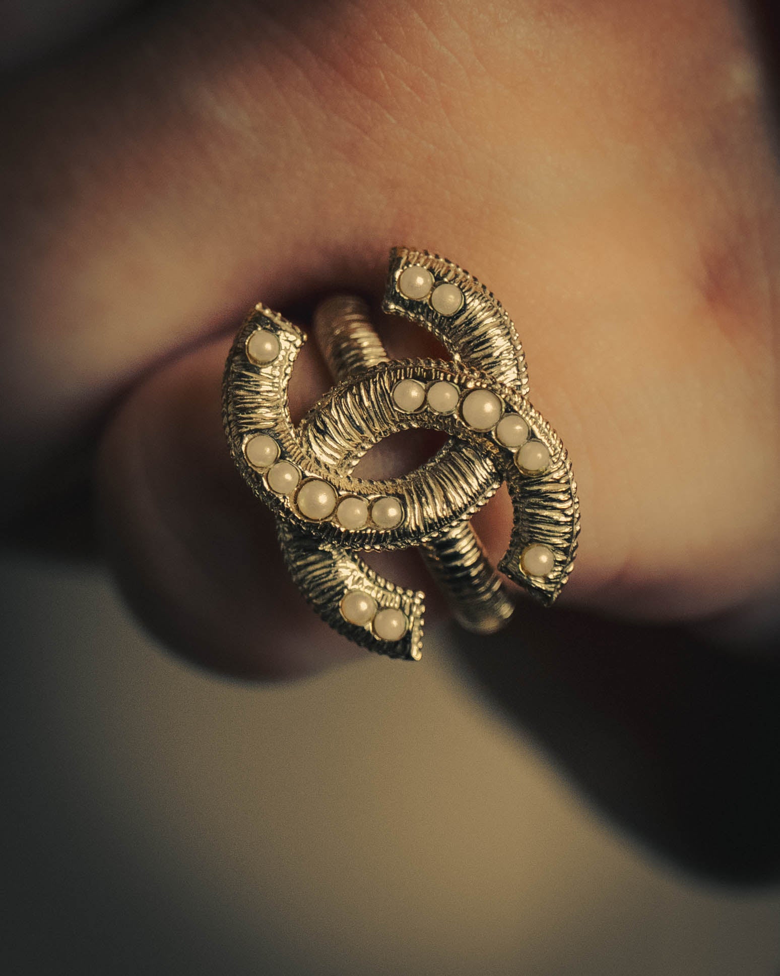 –SPECIAL– "CHANEL" Sculptural pearl double c costume ring