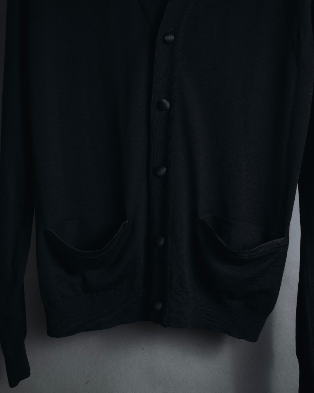 "JIL SANDER" 10’s minimalist satin covered buttons
wool cardigan