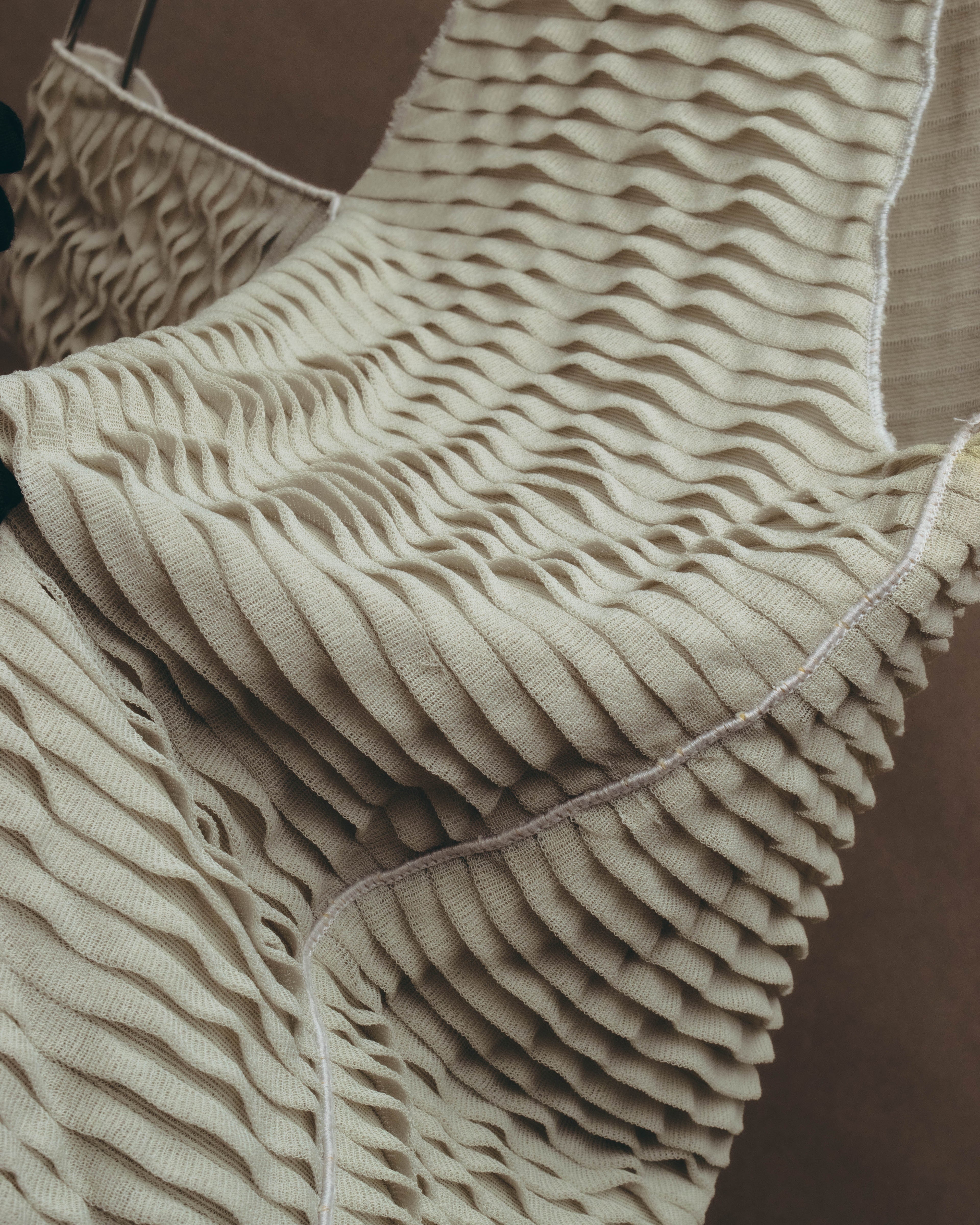 “GIORGIO ARMANI” 2000’s Textured wave knit vest