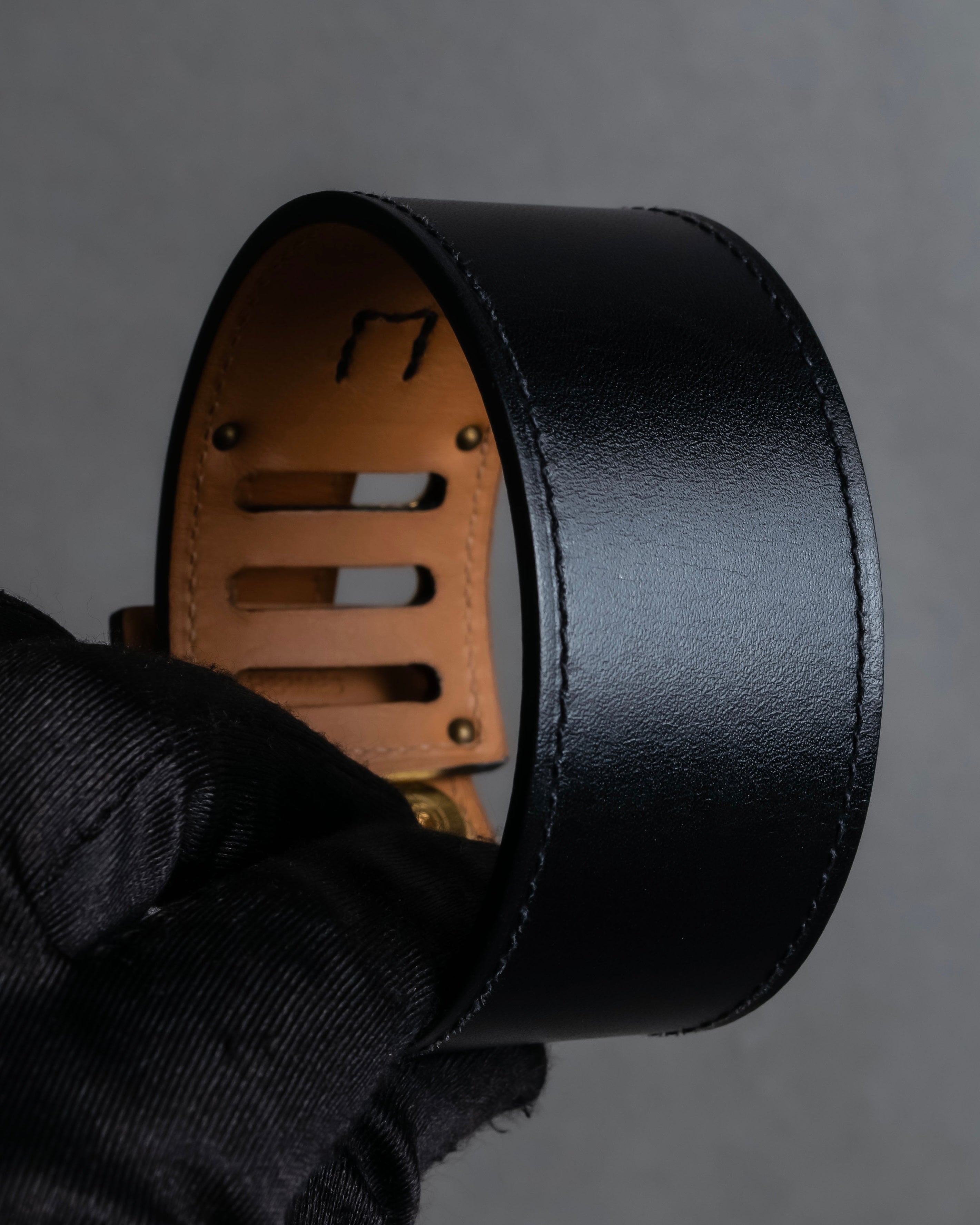 "HERMES" 2014 collection Kelly design leather bangle