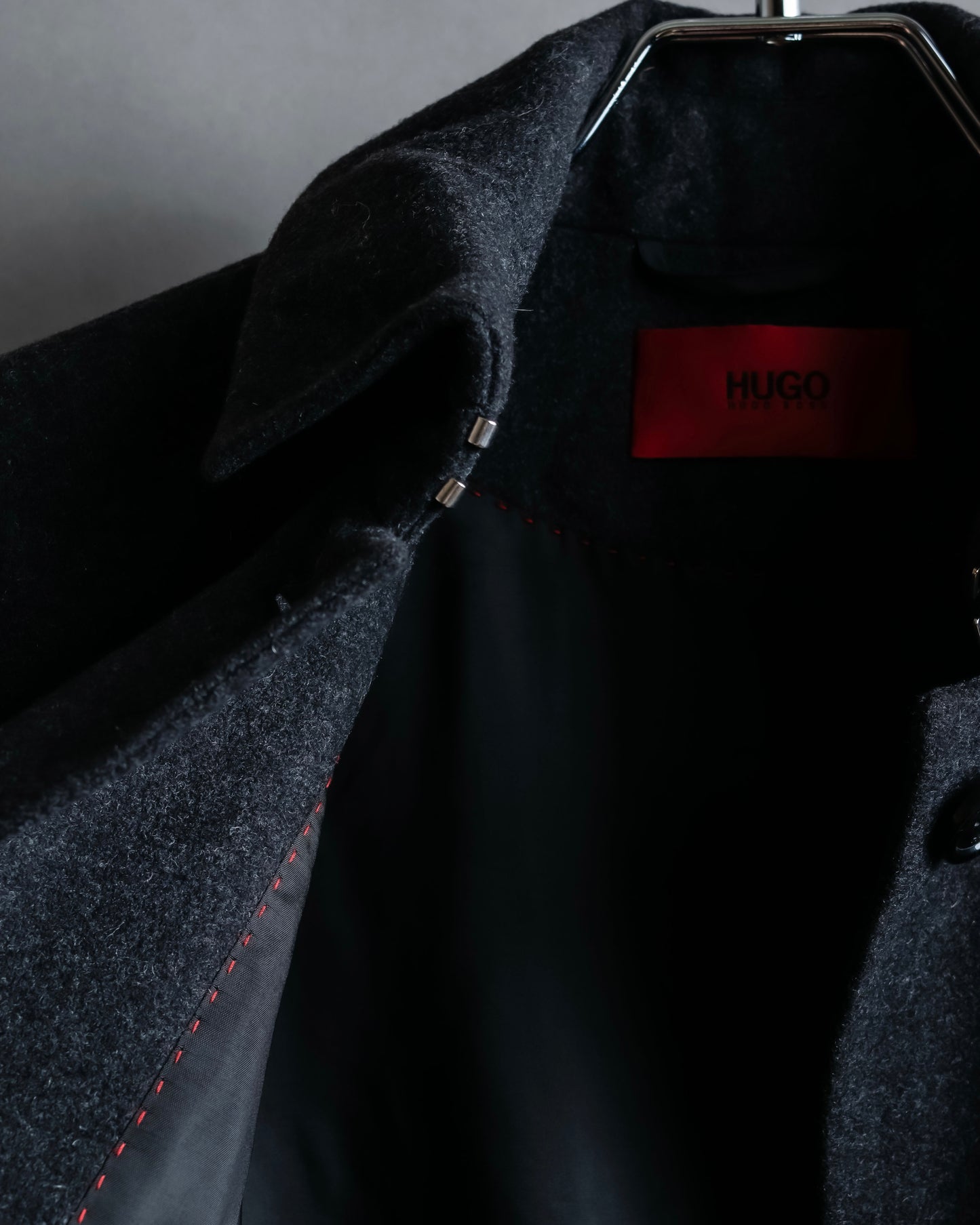 "HUGO BOSS" Waist shaped mid length soutien collar coat