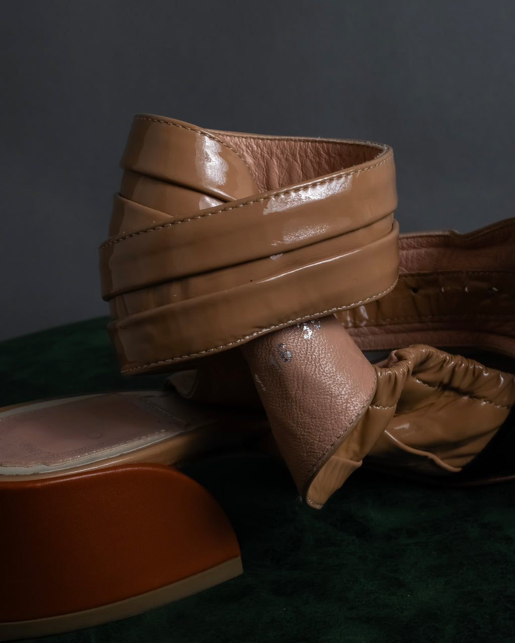 "Dior" Cutting design patent leather pointed toe pumps