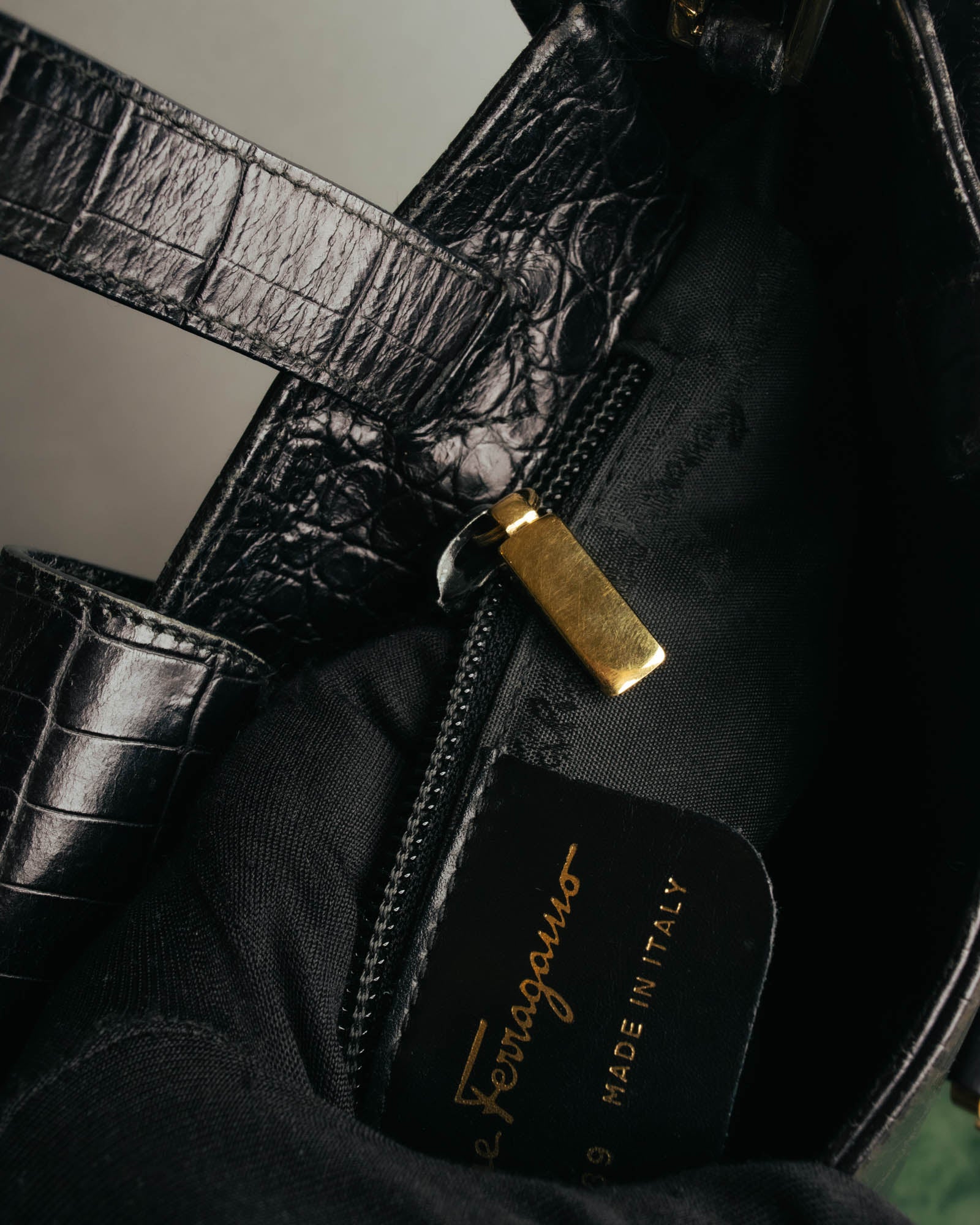 "Salvatore Ferragamo" 90's-00's Croc embossed leather shoulder bag