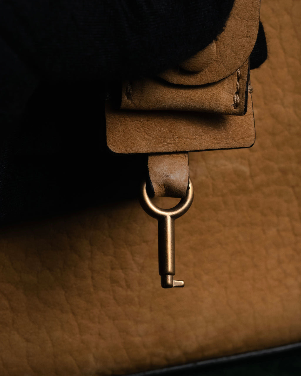 “Chloé” 12-14 Alice bicolor trapeze tote bag