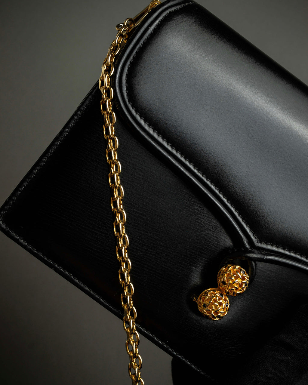 "GUCCI" Filigree vintage design chain shoulder leather bag