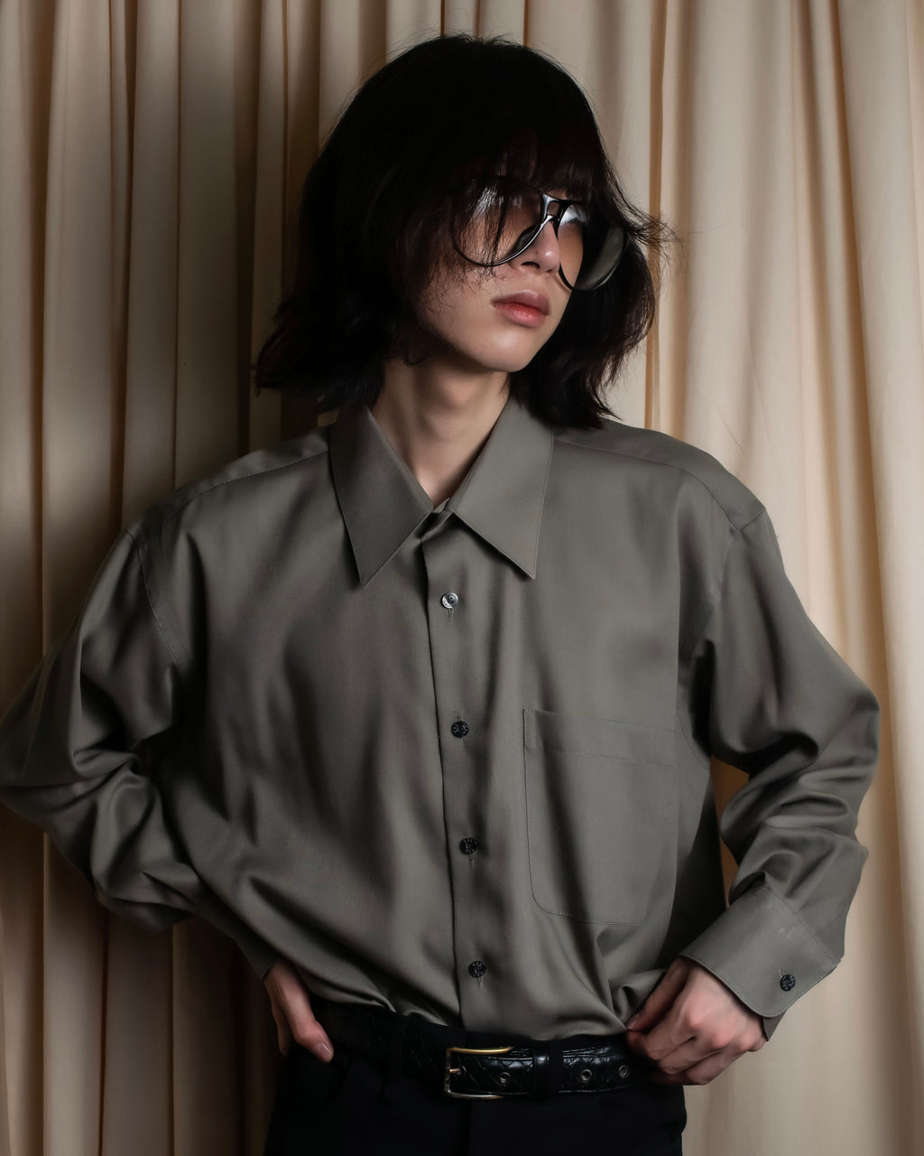 "YVES SAINT LAURENT for men"
Grayish khaki color oversized shirt