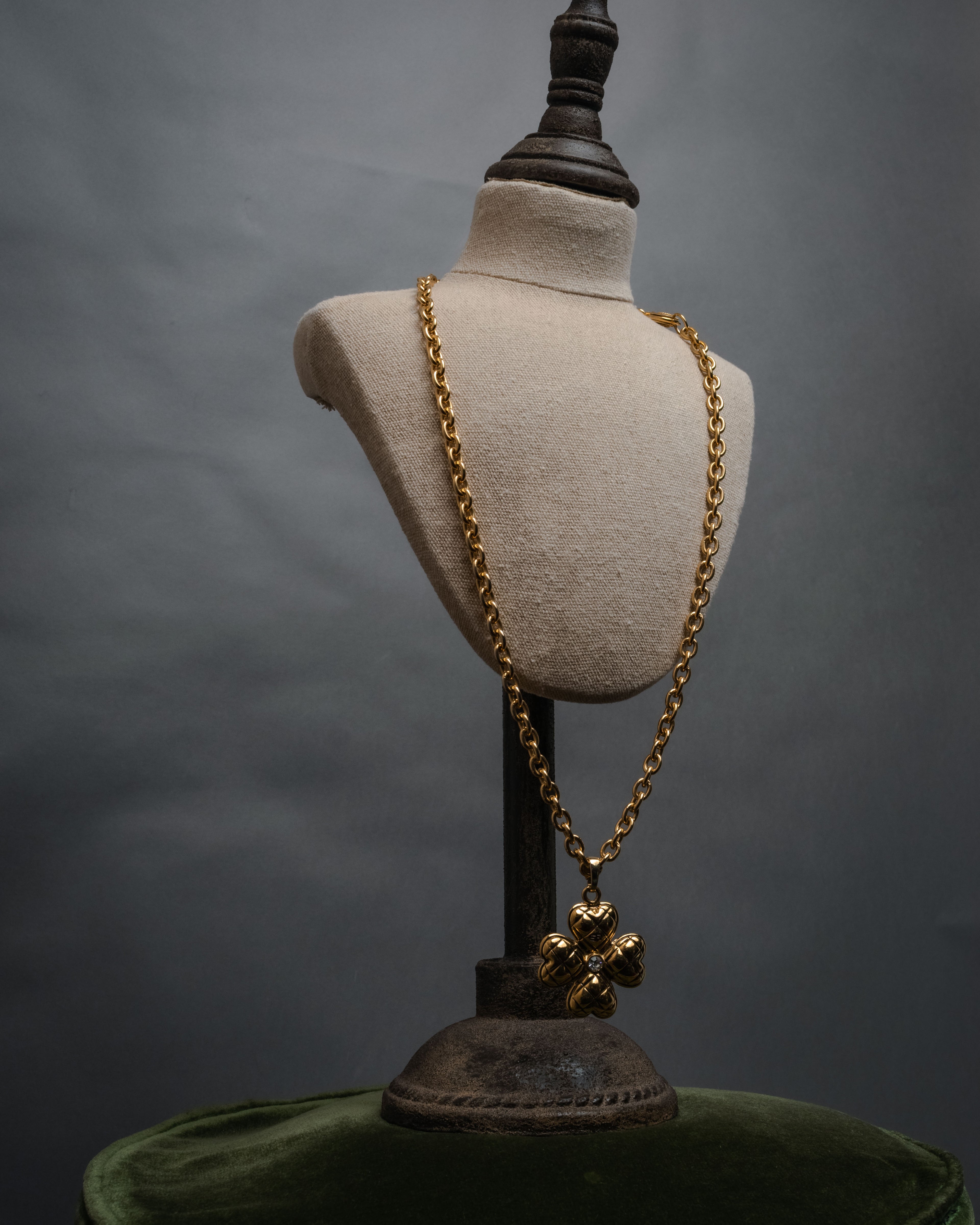 -SPECIAL- “SONIA RYKIEL” 1985-1995 Quilted clover motif necklace