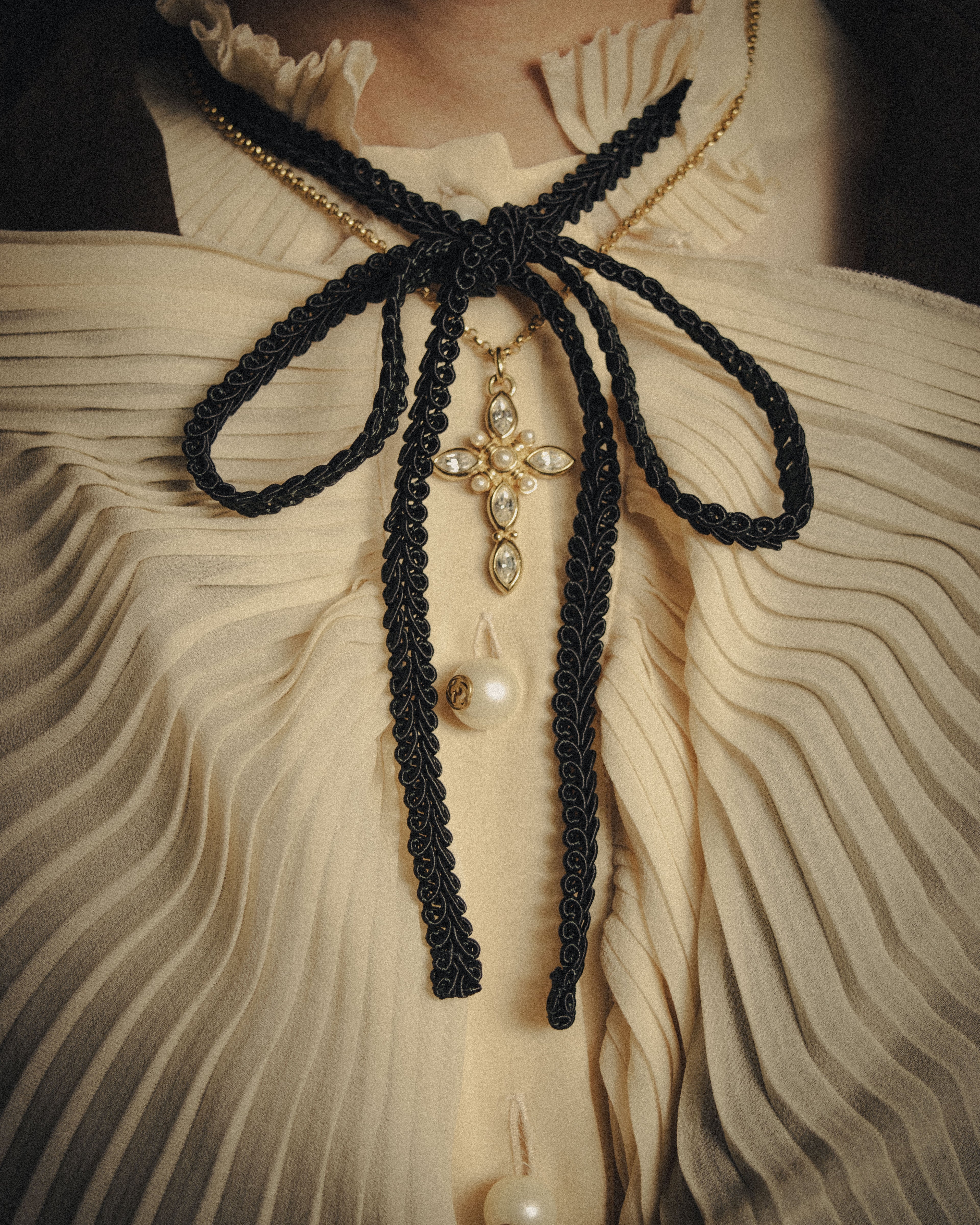 –SPECIAL– “GUCCI” 2017 Season Romantic silk frill bow blouse