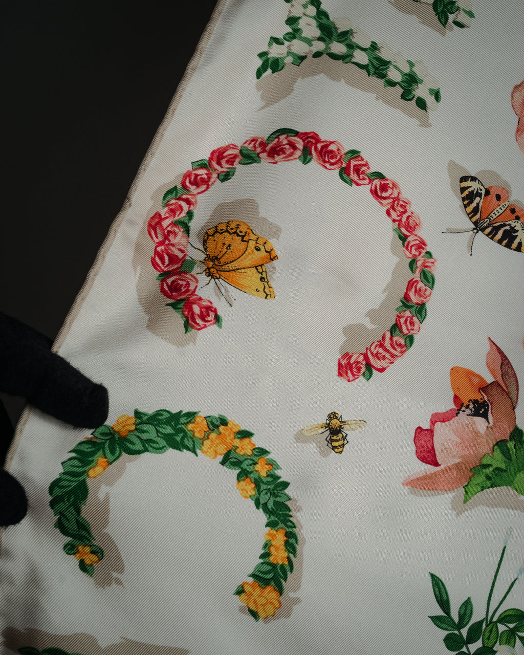 “GUCCI” 80’s-90’s Floral logo silk scarf